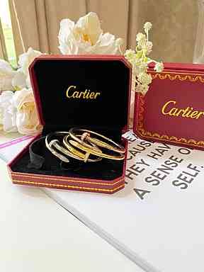 Cartier Bracelet / Cartier JUSTE UN CLOU กำไลคาเทียร์ตะปู รุ่นมีเพชร ภาพถ่ายจากงานจริง พร้อมกล่อง วัสดุโลหะเคลือบขึ้นเงาตามรูป ใช้งานต่างประเทศได้
