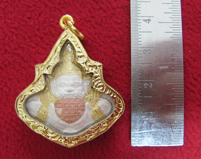 สินค้าหมดค่ะ จี้พระราหูอมจันทร์ สองหน้า เนื้อสามกษัตริย์เลี่ยมทองไมครอนพร้อมใบคาถาค่ะ