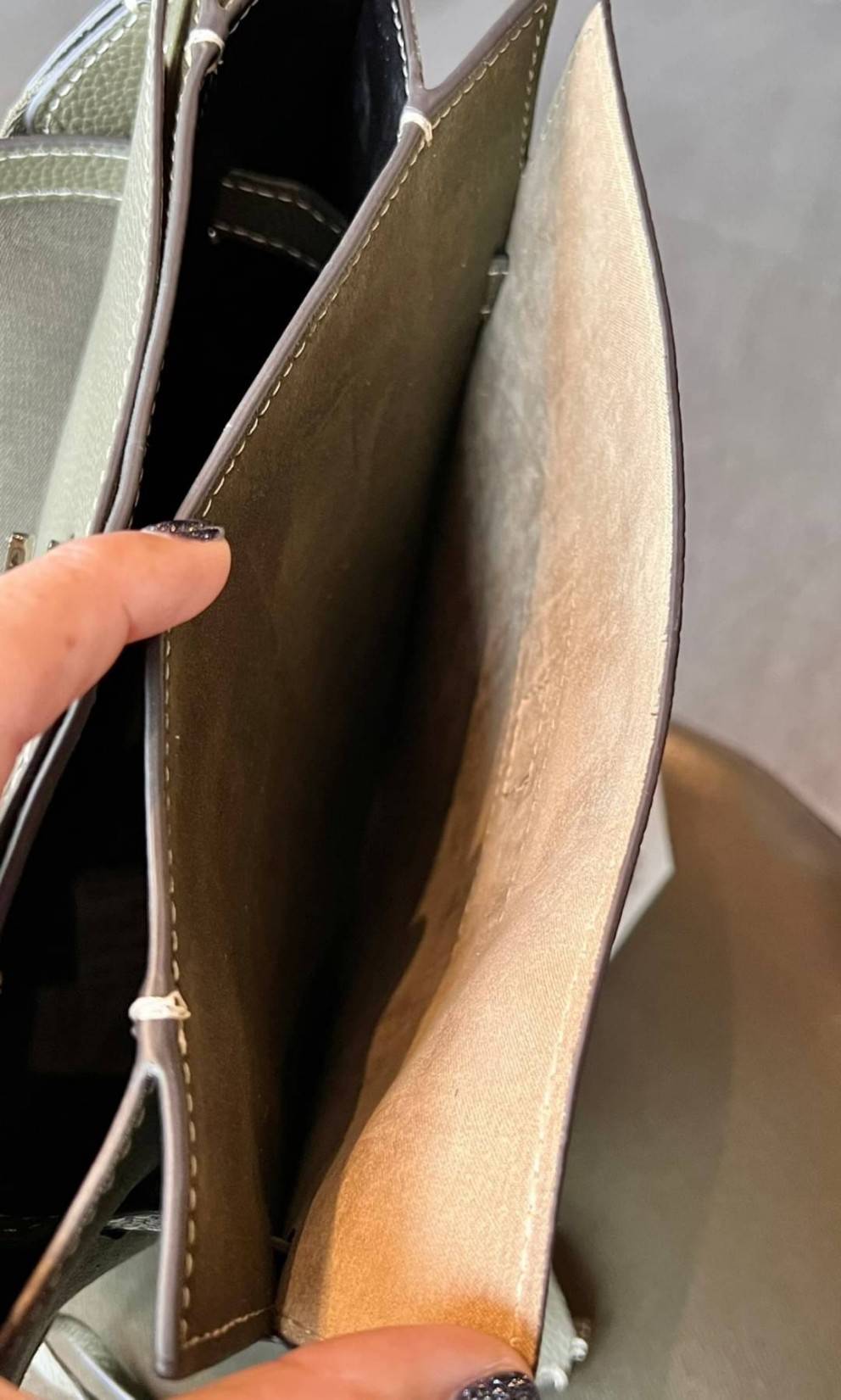 Large TORY BURCH LEE RADZIWILL PEBBIED BAG ((139014)) เป็นรุ่นที่สวย หรู น่าใช้มากๆค่ะ! ลุคหรูดูดีมากๆ กับกระเป๋าสะพายข้างจากTB ใบใหญ่