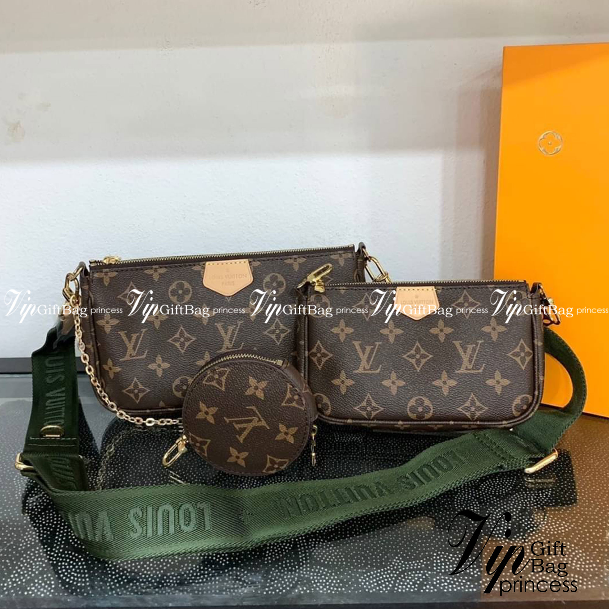 LV Multi Pochette Accessoires Monogram 3in1 เกรดออริจินอล กระเป๋าสะพายมัลติฟังก์ชั่น สุดฮอต สาวๆคลั่งกันหนักมาก ดีงาม ดีไซน์คลาสสิควินเทจ โดดเด่นด้วยดีเทลกระเป๋า 3 ใบ ขนาดกำลังสวย ประหยัดพื้นที่ เพราะเก็บแบบซ้อนใบด้านในได้ วัสดุหนังแคนวาส มาพร้อมสายคล้องโ