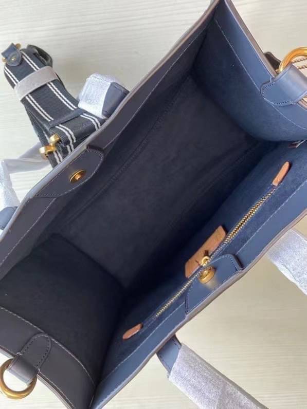 Coach Field Tote 30 In Signature Jacquard พร้อมส่งที่ไทย