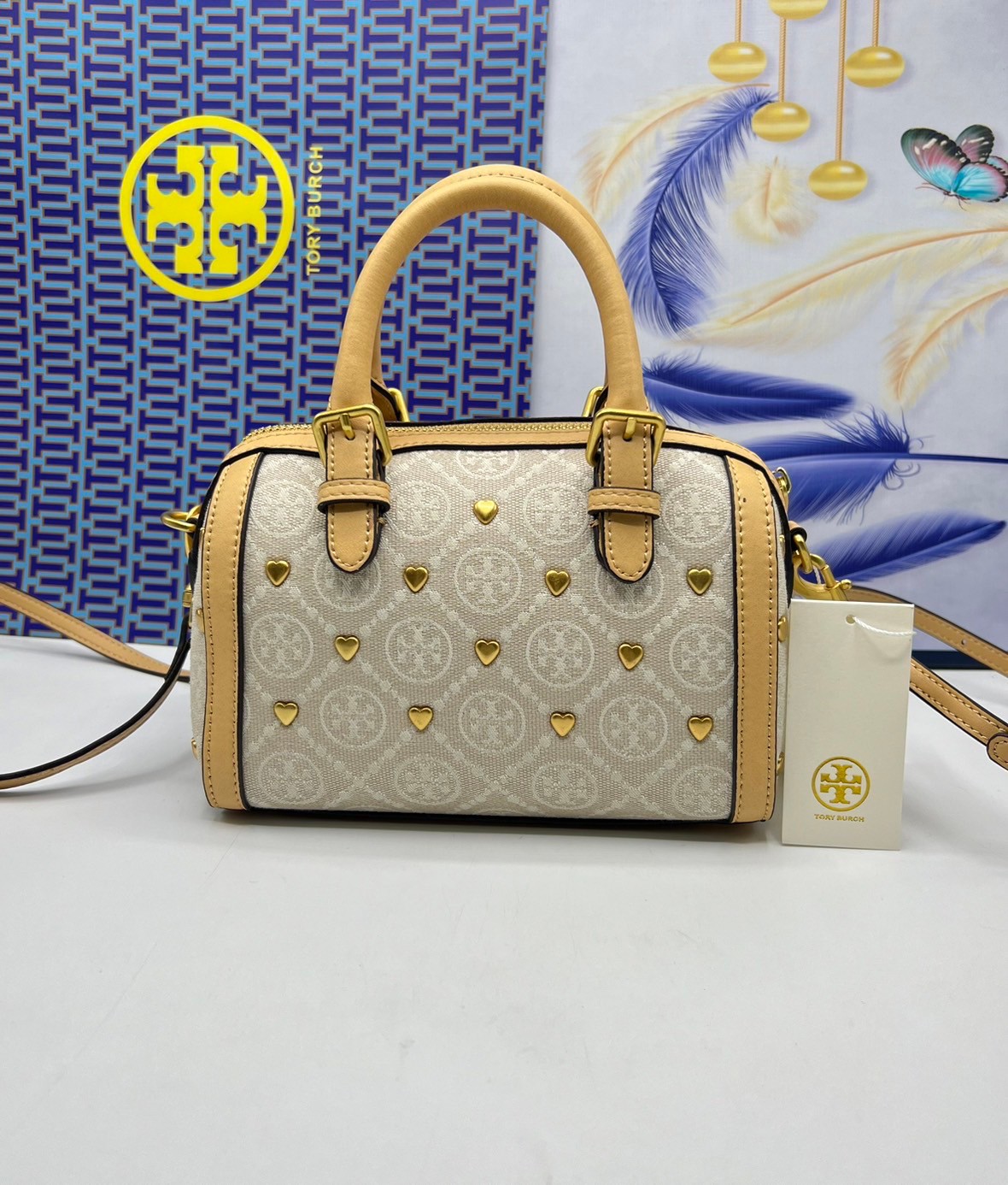 TORY BURCH T MONOGRAM Mini Jacquard Wine Barrel Bag ivory multi heart shape / Tory Boston Bag กระเป๋าทรงหมอนบอสตั้นแต่งหัวใจสีทองสวยหรู น่ารักรุ่นใหม่ล่าสุด เกรดท็อปออริ เทียบแท้ 1:1 เกรดดีสุด ใช้งานต่างประเทศได้