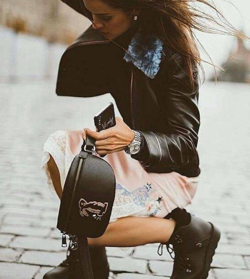 COACH SELENA BELT BAG WITH BUNNY (39315 Pink) / (39316 Black) กระเป๋าสะพาย/คาดอก/คาดเอว รุ่น Limited Edition น่ารักมาก💕 วัสดุหนังแท้ หนังนิ่มอยู่ทรง เปิด-ปิด ด้วยซิป ใส่ Iphone+ กระเป๋าสตางค์ใบสั้น ใส่ของจุกจิกได้ ด้านหลังมีอีก 1 ช่องซิป สายปรับระ