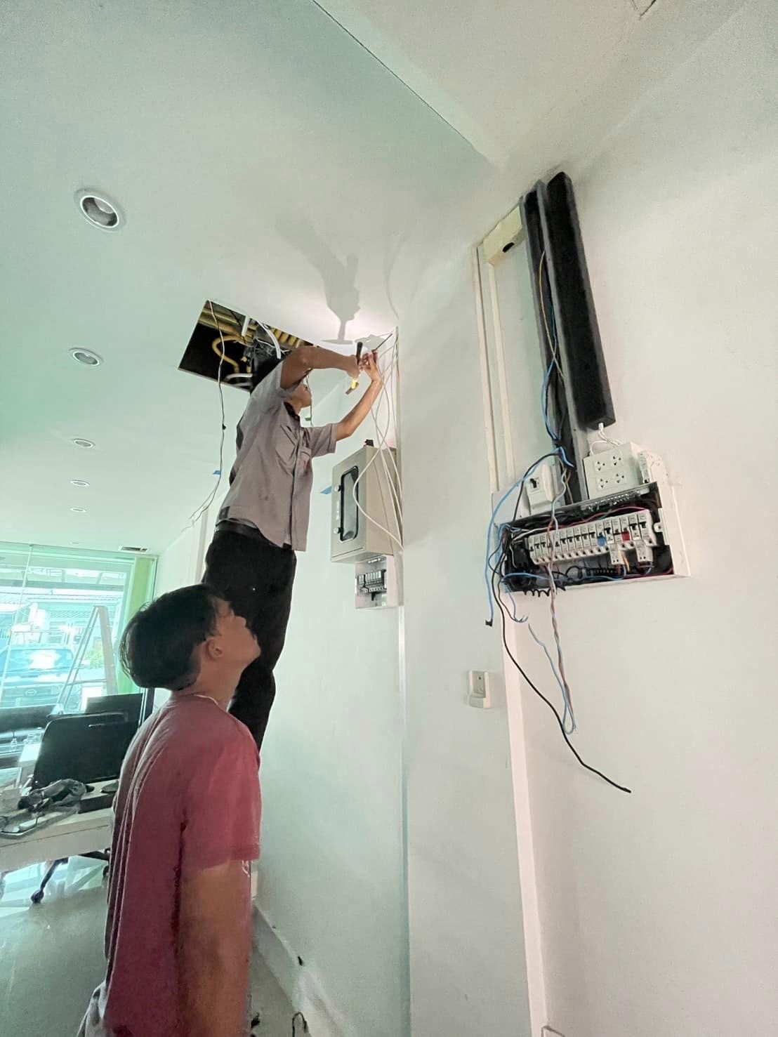 งานติดตั้งสวิทช์สลับแหล่งจ่ายอัตโนมัติ ATS Automatic Transfer Switch