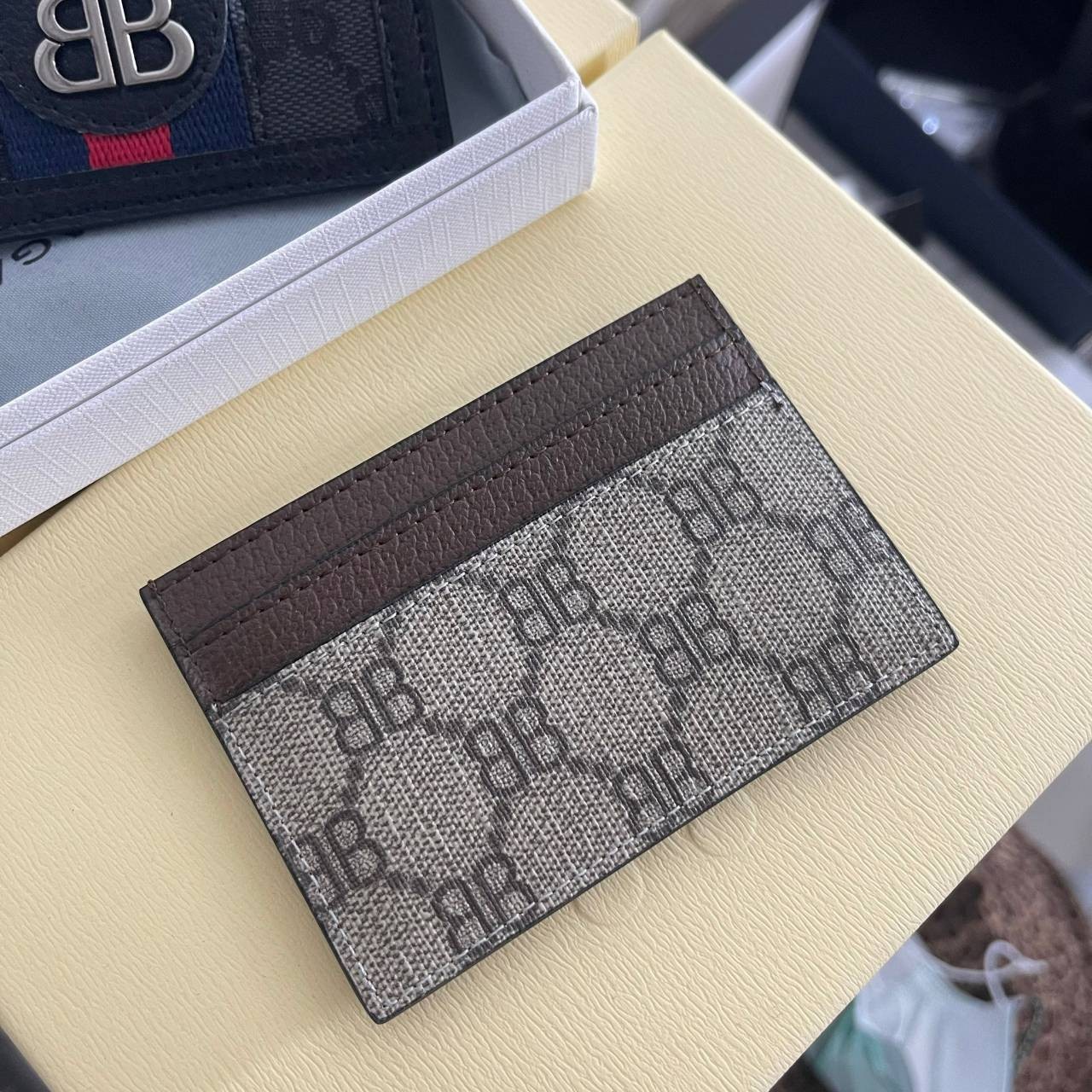 หนังแท้ Gucci X Balenciaga Card Holder The Hacker Project มาแล้วจ้า ฮิตมาก อย่าตกเทรนน้าา ใช้ได้ทั้งหญิงชาย งานหนังแท้สวยมากค่ะ ยิ่งใช้หนังยิ่งสวย พร้อมส่งที่ไทย ภาพสินค้าถ่ายจากงานขายจริง ใช้งานต่างประเทศได้