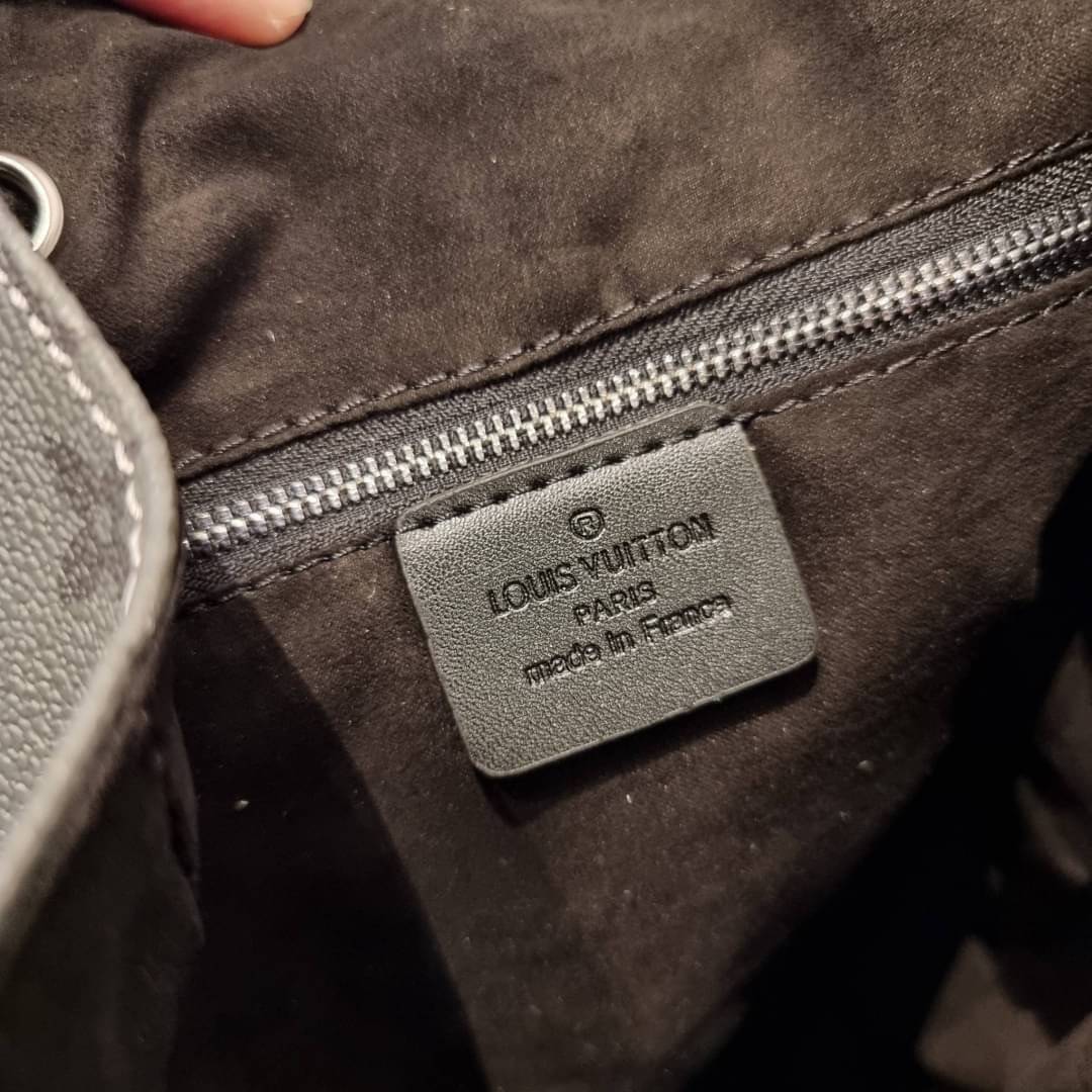 LV Christopher PM Monogram Eclipse Reverse เป้สะพายหลังใบใหญ่ LV MONOGRAM BACKPACK ที่หนุ่มๆตามหากันมากที่สุด LONG WEEKEND กระเป๋าใบใหญ่ต้องมี!! รุ่นสุดฮอต!! ด้วยรูปทรงที่คลาสสิค สไตล์เอกลักษณ์ วัสดุหนังแคนวาส ทนทาน