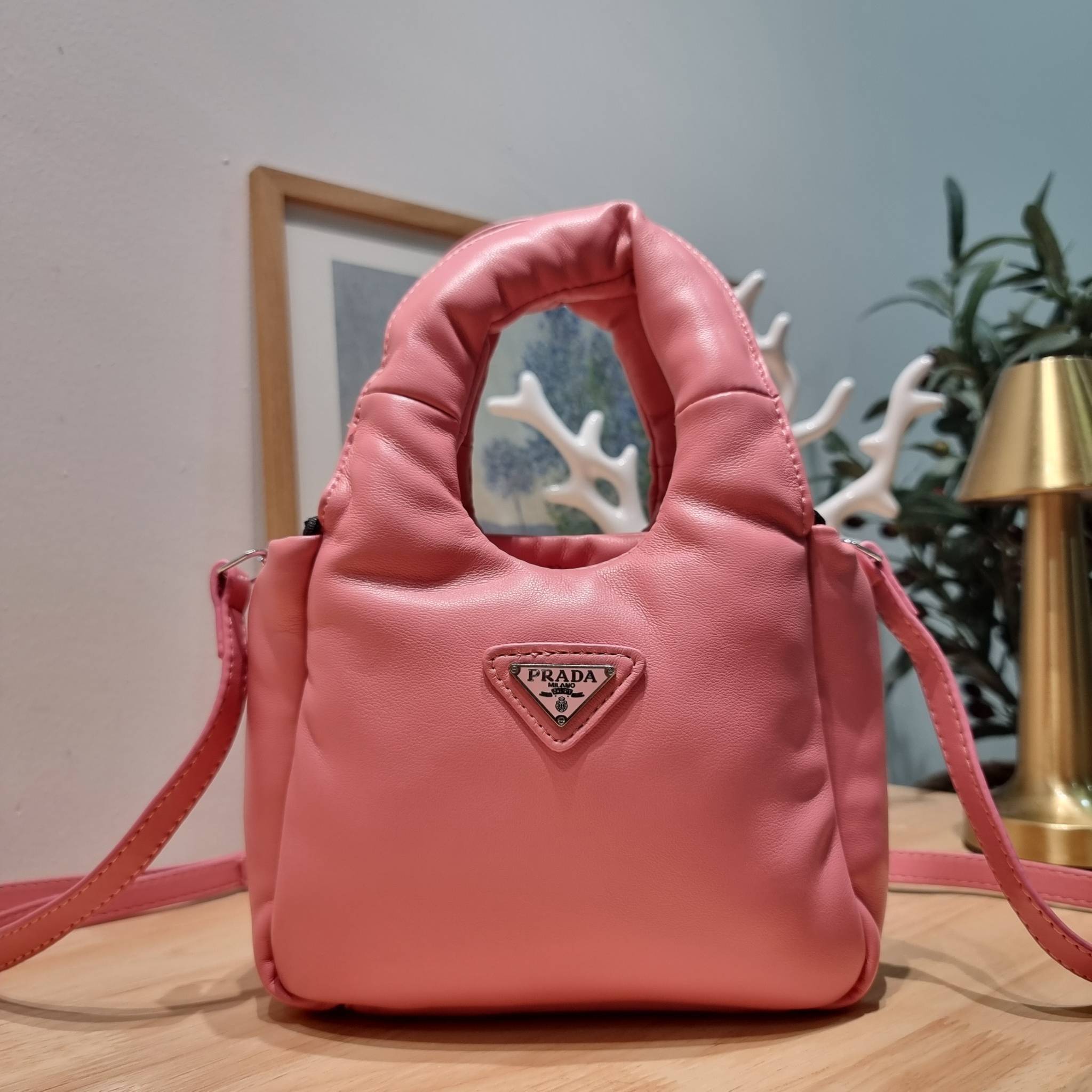 PRADA Small padded Soft nappa-leather bag พร้อมส่ง 4 สี น้องใหม่ล่าสุด กับคอลเลคชั่นที่ทำออกมาตอบโจทย์ได้ทุกไลฟ์สไตล์