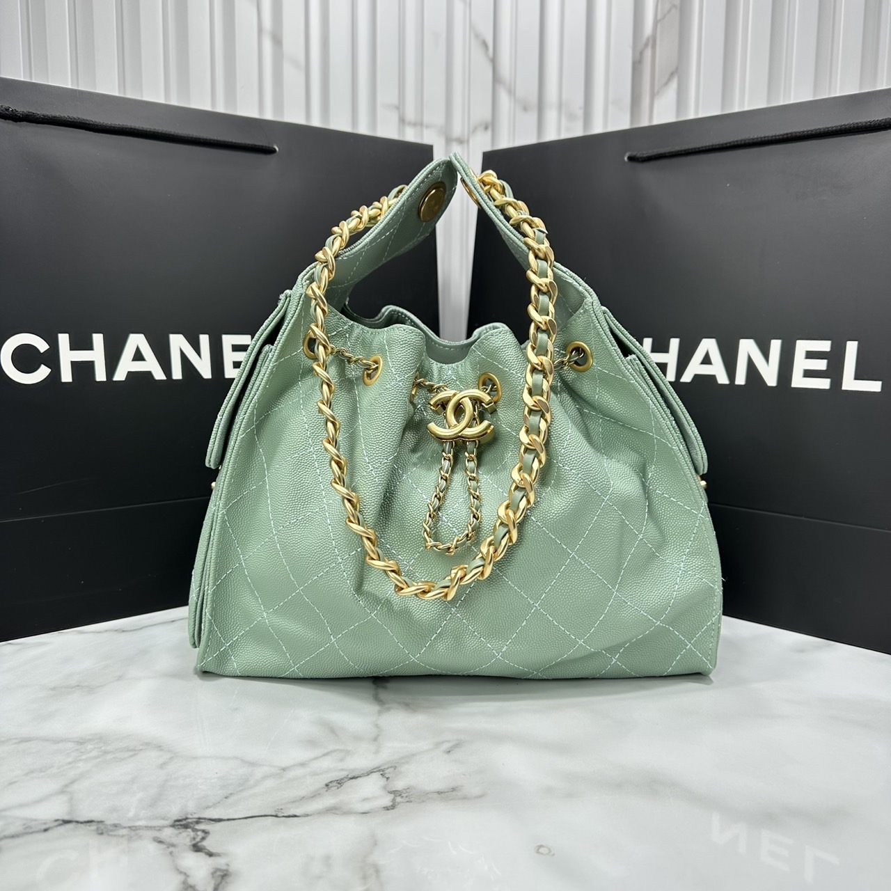 ORI หนังแท้ | 25cm CHANEL 25 Small Handbag Spring-Summer 2025 กระเป๋าสะพายรุ่นใหม่สุดฮอตแห่งปี หนังแท้ลายเกรน ที่สุดแห่งความไอคอนิก มาพร้อมใบเล็ก อะไหล่สีทองสวยหรู