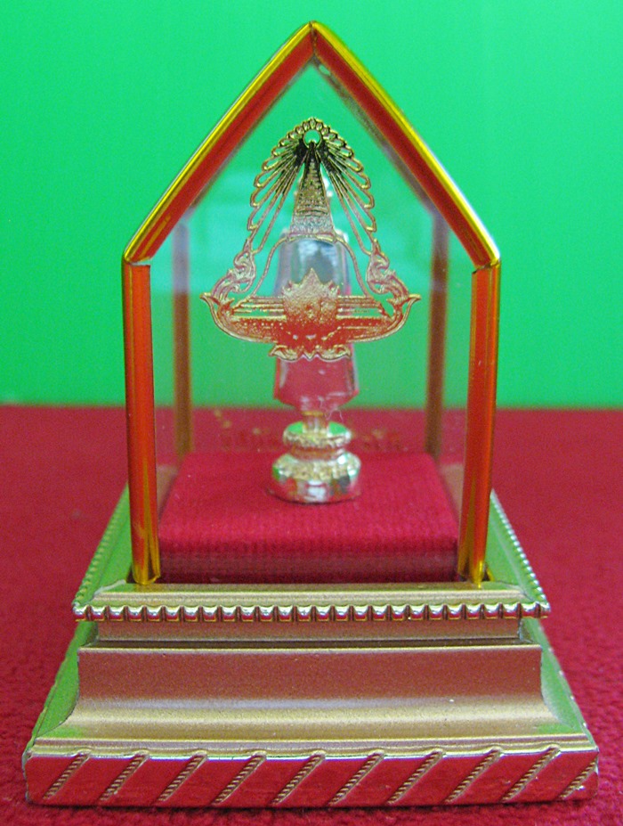 องค์พระร่วงโรจนฤทธิ์(ตั้งบูชาหน้ารถ)ครอบแก้วใส วัดพระปฐมเจดีย์ จ.นครปฐมค่ะ