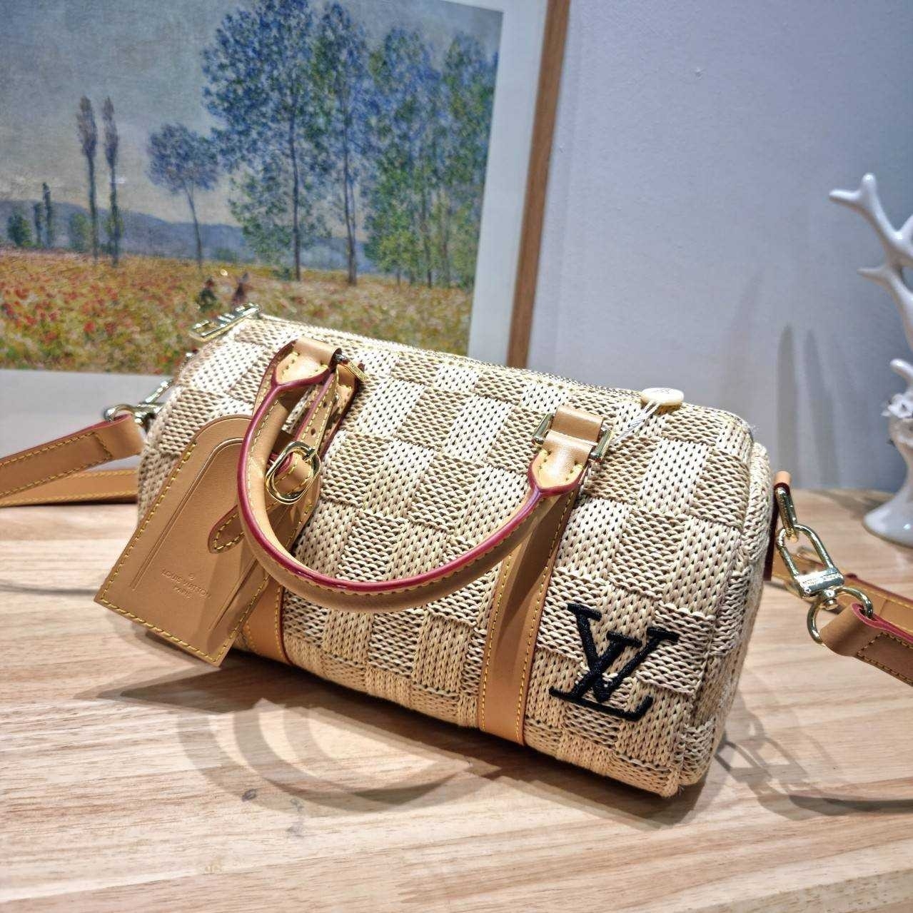 LV Keepall Bandoulière 25 / Lv bandouliere sunset bag กระเป๋าทรงหมอนสวยเก๋ ดีไซน์เริ่ดไม่ซ้ำใคร ลวดลายเอกลักษณ์ถักทอด้วยวัสดุรักษ์โลกดูดีมากๆ