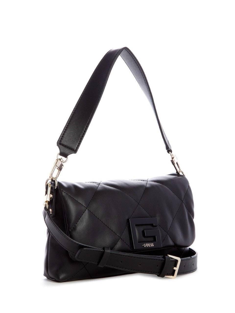 New Collection!! Guess woman’s Bag กระเป๋าสะพายรุ่นใหม่ล่าสุด รุ่นยอดนิยมสวยอยู่ทรง วัสดุหนังนิ่ม น้ำหนักเบา ด้านหน้าประดับด้วยโลโก้แบรนด์สวยโดดเด่น