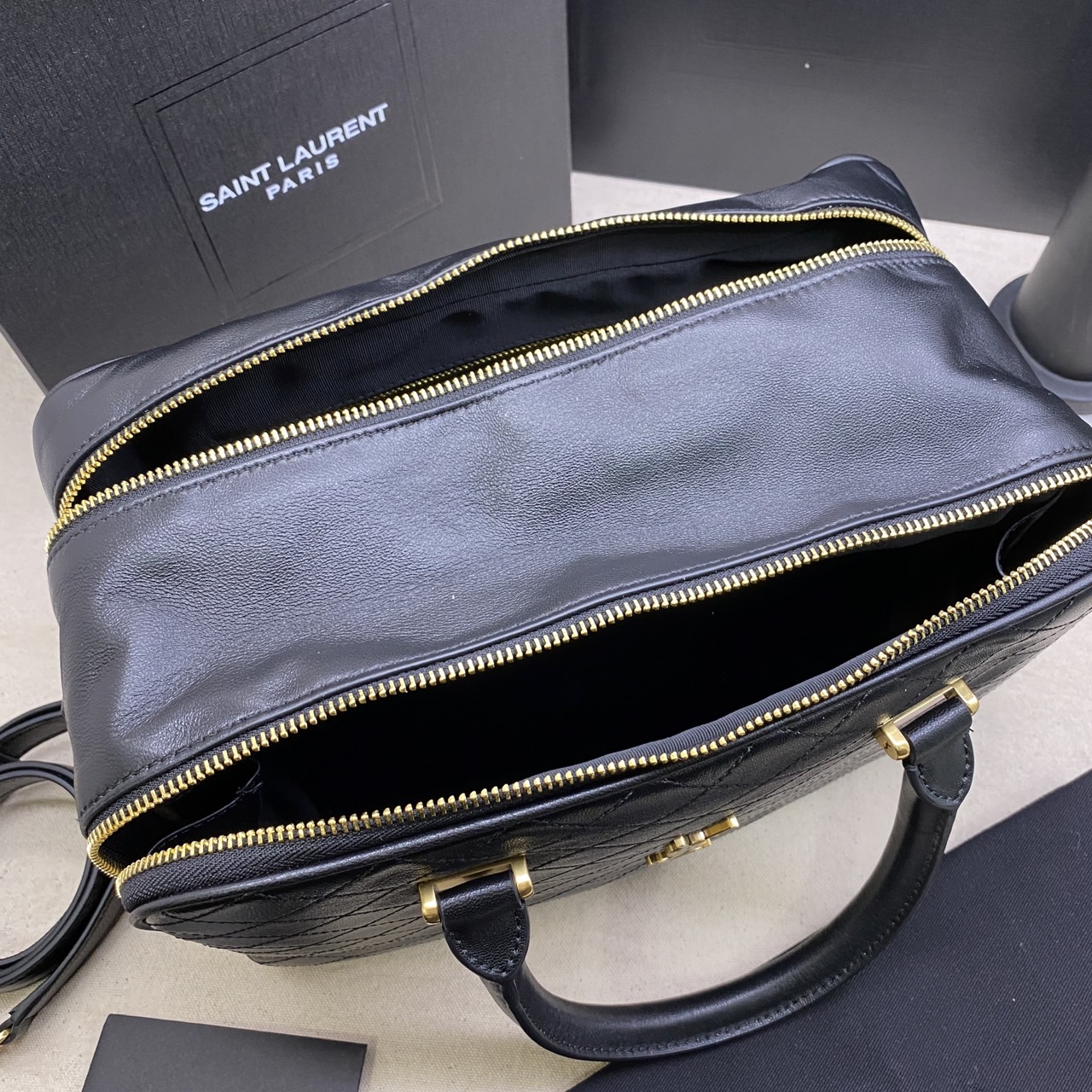 YSL LYIA DUFFLE IN QUILTED / YSL Keepall กระเป๋าสะพายใบใหญ่ ใช้เดินทางได้ งานหนังสวยเต็มใบ เกรดออริ สลับแท้ 1:1 ใช้ต่างประเทศได้