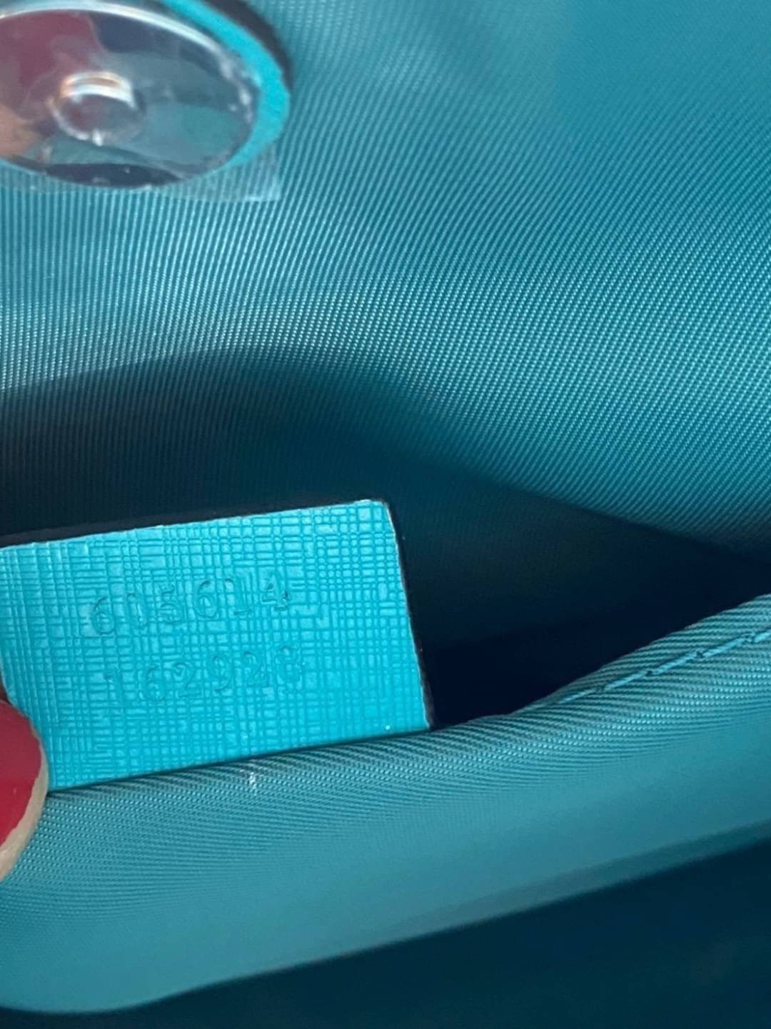 Ori GUCCI Children's tote bag GG kids ที่สุดของความน่ารัก ลิมิเต็ดแบบไม่มีเอาท์ สาวๆสายหวานไม่ควรพลาดด้วยประการทั้งปวงเลยค่าา หนังแท้เกรดดีที่สุด พิมพ์ลายแบรนด์รอบใบเทคเจอร์สวยอยู่ทรง ภายในมีโลโก้กว้างและจุสุดๆใส่สัมภาระได้เยอะ ภาพถ่ายจ