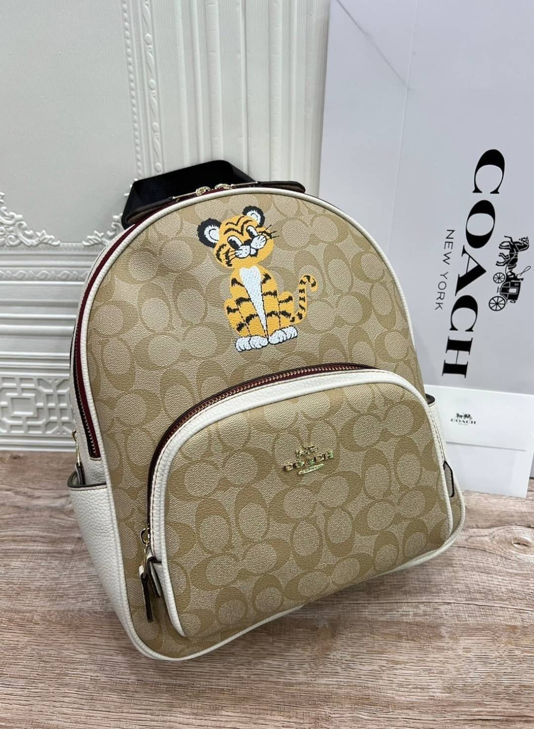 COACH Court Backpack In Signature Canvas With Tiger พร้อมส่งที่ไทย