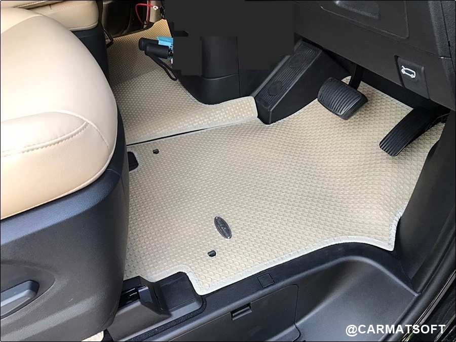 พรมปูพื้นรถยนต์ HYUNDAI STARIA 2021 ยางปูพื้นรถยนต์ ลายกระดุมเม็ดเล็ก สีครีม เข้ารูป เต็มคัน