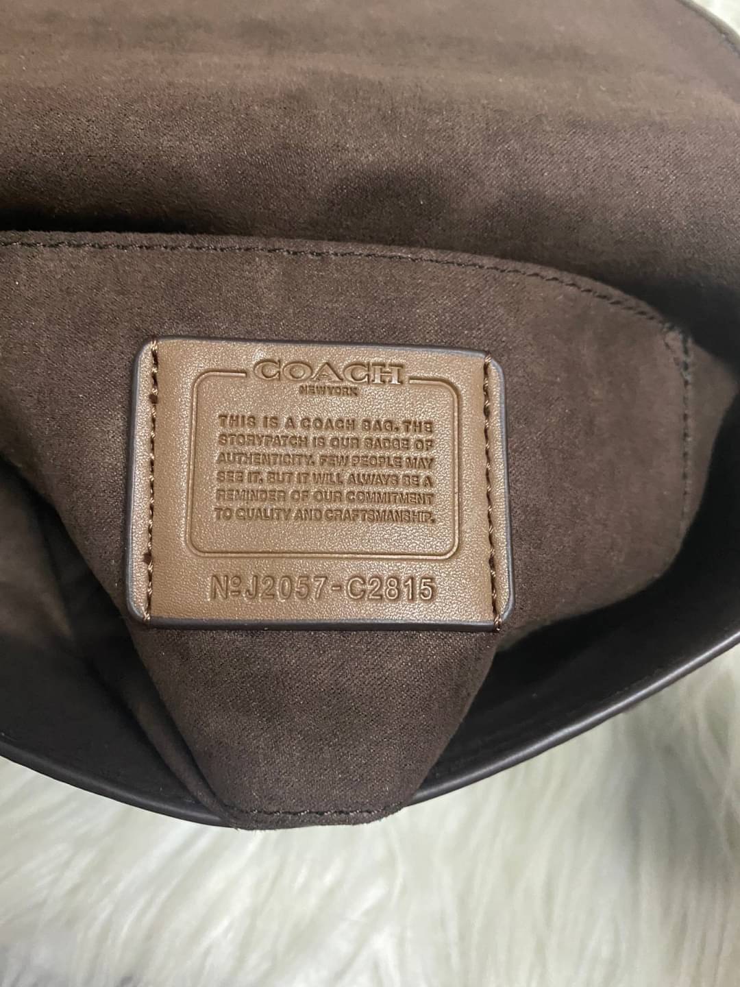 คอลเลคชั่นใหม่ ทั้งสวยทั้งคุณภาพค่ะ😘 COACH KARLEE CROSSBODY BAG 💐พร้อมส่ง ได้ไปไม่ผิดหวังแน่นอนค่ะ! สวยๆแบบคนดังระดับโลกกันค่าา กระเป๋าสะพายแบบครอสบอดี้ร์ หนังแท้นิ่มสวยงามมากๆค่ะ รูปทรงน่ารักกระทัดรัด เปิดปิดกระเป๋าแบบหมุนล็อค ภายในสามารถ