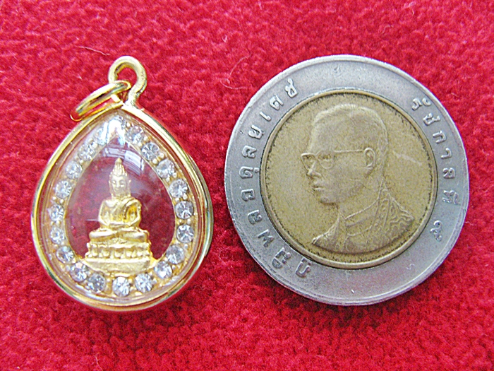 สินค้าหมดค่ะ จี้พระประจำวันเกิดวันพฤหัส ปางสมาธิ องค์ใหญ่ทรงหยดน้ำ ล้อมเพชรเลี่ยมทองไมครอนค่ะ