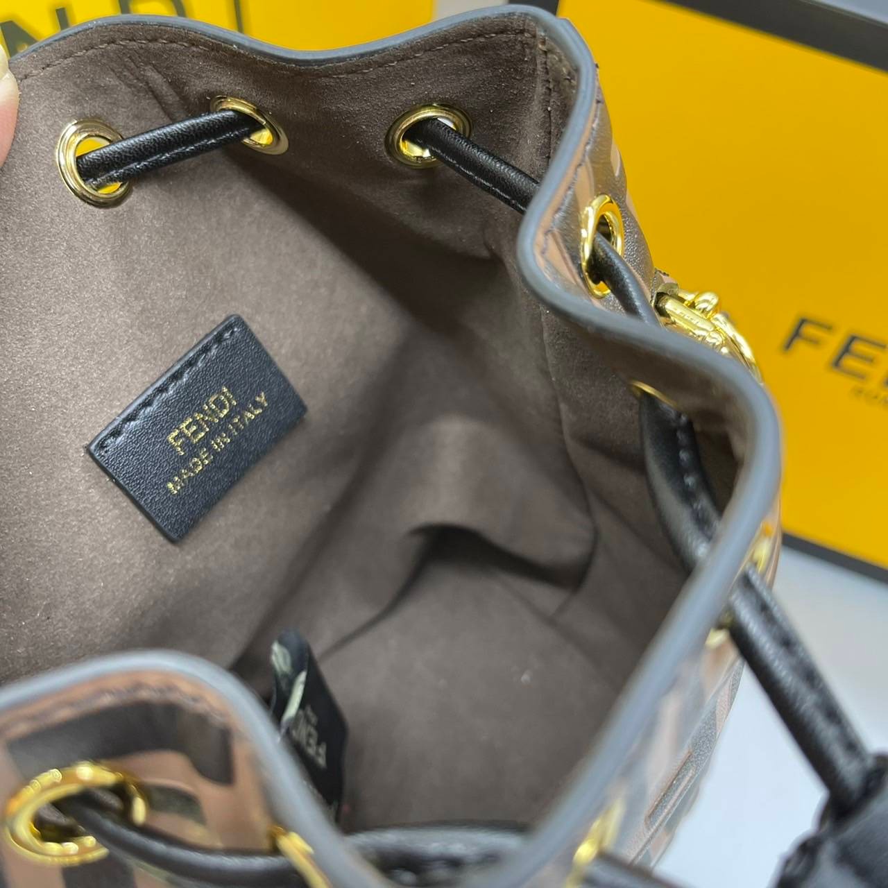 หนังแท้ FENDI Mon Tresor Brown leather mini-bag / FENDI MON TRESOR BUCKET BAG พร้อมส่งที่ไทย ภาพสินค้าถ่ายจากงานขายจริง ใช้งานต่างประเทศได้ค่ะ Small Mon Tresor bucket bag