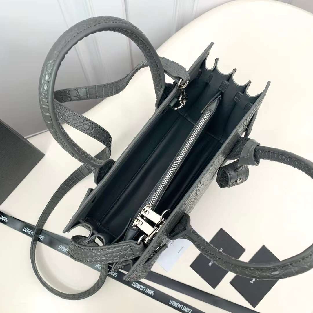 YSL TOTE BAG / SAC DE JOUR BABY IN CROCODILE LEATHER กระเป๋าสะพายทรงโท้ท หนังลายจระเข้สวยหรู จุของได้เยอะ เกรดออริ 1:1 เทียบแท้ ภาพถ่ายจากงานขายจริง ใช้งานต่างประเทศได้