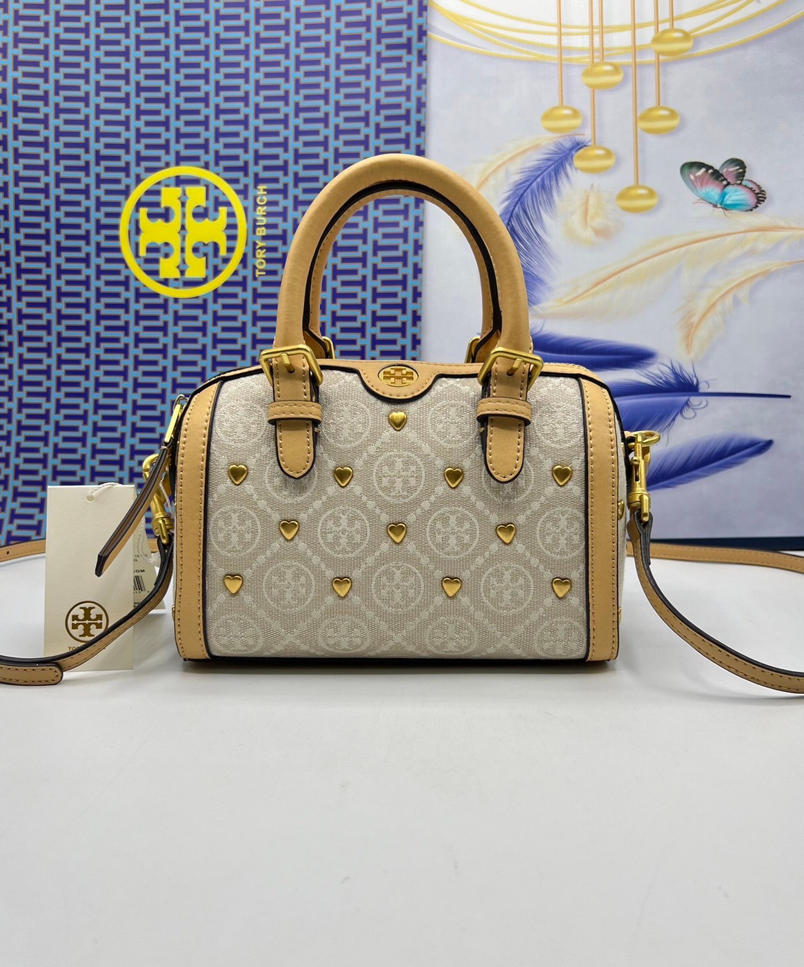 TORY BURCH T MONOGRAM Mini Jacquard Wine Barrel Bag ivory multi heart shape / Tory Boston Bag กระเป๋าทรงหมอนบอสตั้นแต่งหัวใจสีทองสวยหรู น่ารักรุ่นใหม่ล่าสุด เกรดท็อปออริ เทียบแท้ 1:1 เกรดดีสุด ใช้งานต่างประเทศได้