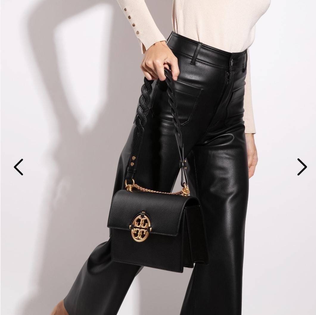 TORY BURCH MILLER SHOULDER BAG รุ่นยอดนิยม รุ่นหายาก รุ่นที่สาวๆตามหา ใบนี้เลย!! สวยหรู ผู้ดีทุกสี กระเป๋าสะพายไหล่ ดีไซน์อยู่ทรง คลาสสิคแฝงความหรูด้วยโลโก้สีทองอร่ามโดดเด่น