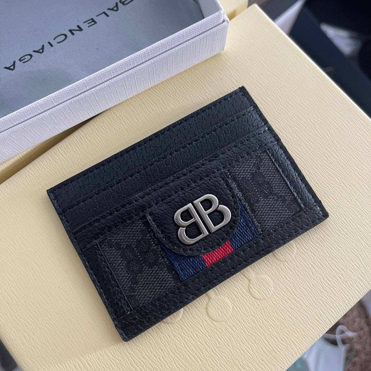 หนังแท้ Gucci X Balenciaga Card Holder The Hacker Project มาแล้วจ้า ฮิตมาก อย่าตกเทรนน้าา ใช้ได้ทั้งหญิงชาย งานหนังแท้สวยมากค่ะ ยิ่งใช้หนังยิ่งสวย พร้อมส่งที่ไทย ภาพสินค้าถ่ายจากงานขายจริง ใช้งานต่างประเทศได้