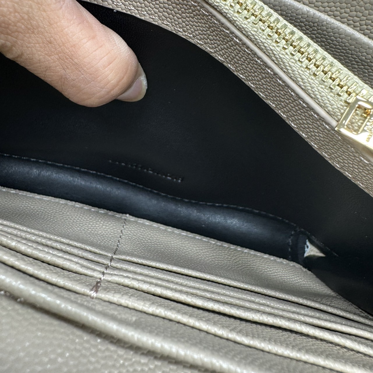 YSL Woc 9 Wallet on chain / YSL Clutch Bag 9" กระเป๋าสะพายรุ่นยอดนิยม เกรดหนังคาเวียร์สวยเต็มใบ เกรดออริ 1:1 ใช้งานต่างประเทศได้