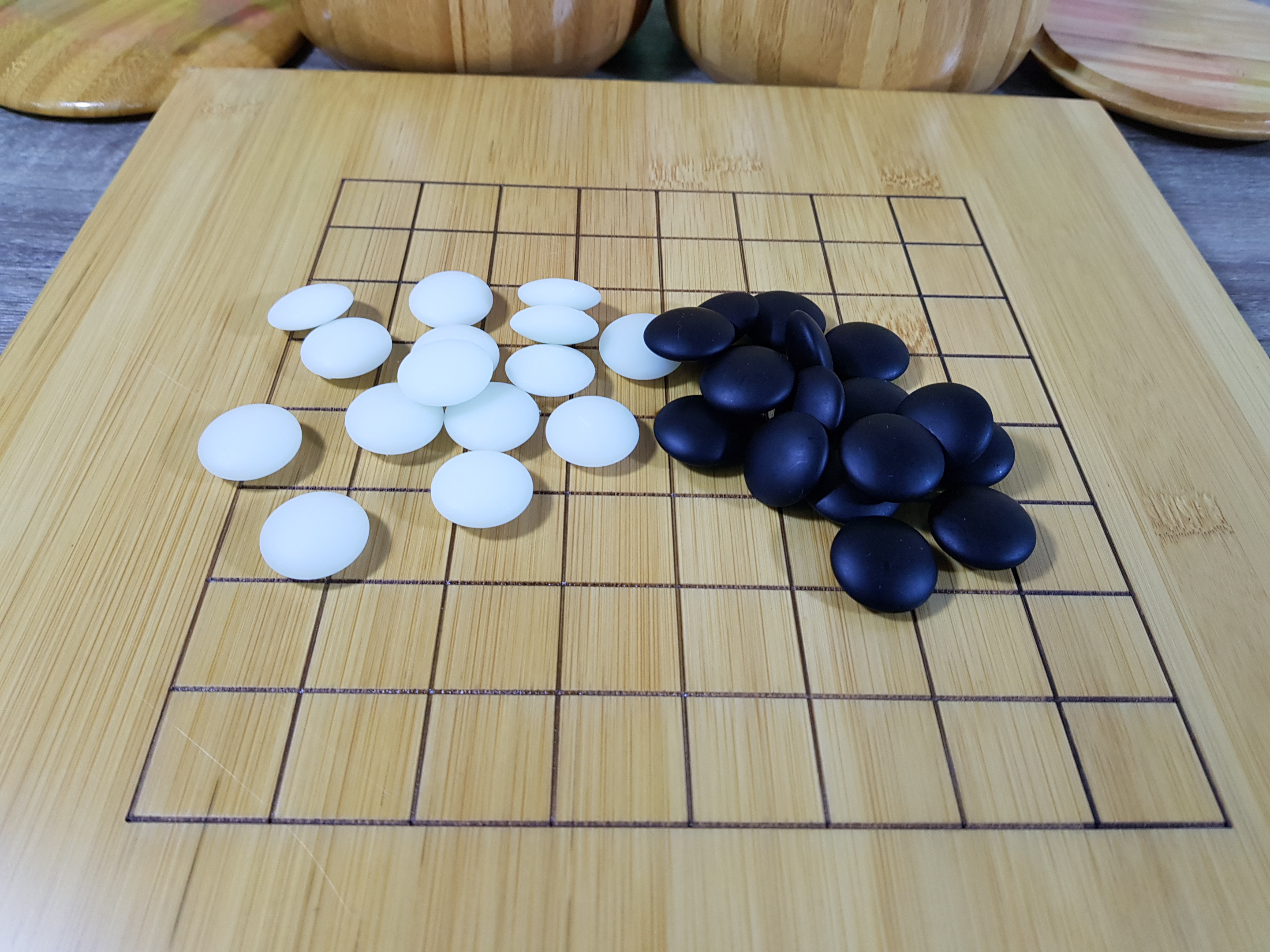 ชุดกระดานหมากล้อมกระดาน9เส้นและ13เส้น เม็ดหินนูนสองด้านอย่างดี พร้อมโถไม้Torreya