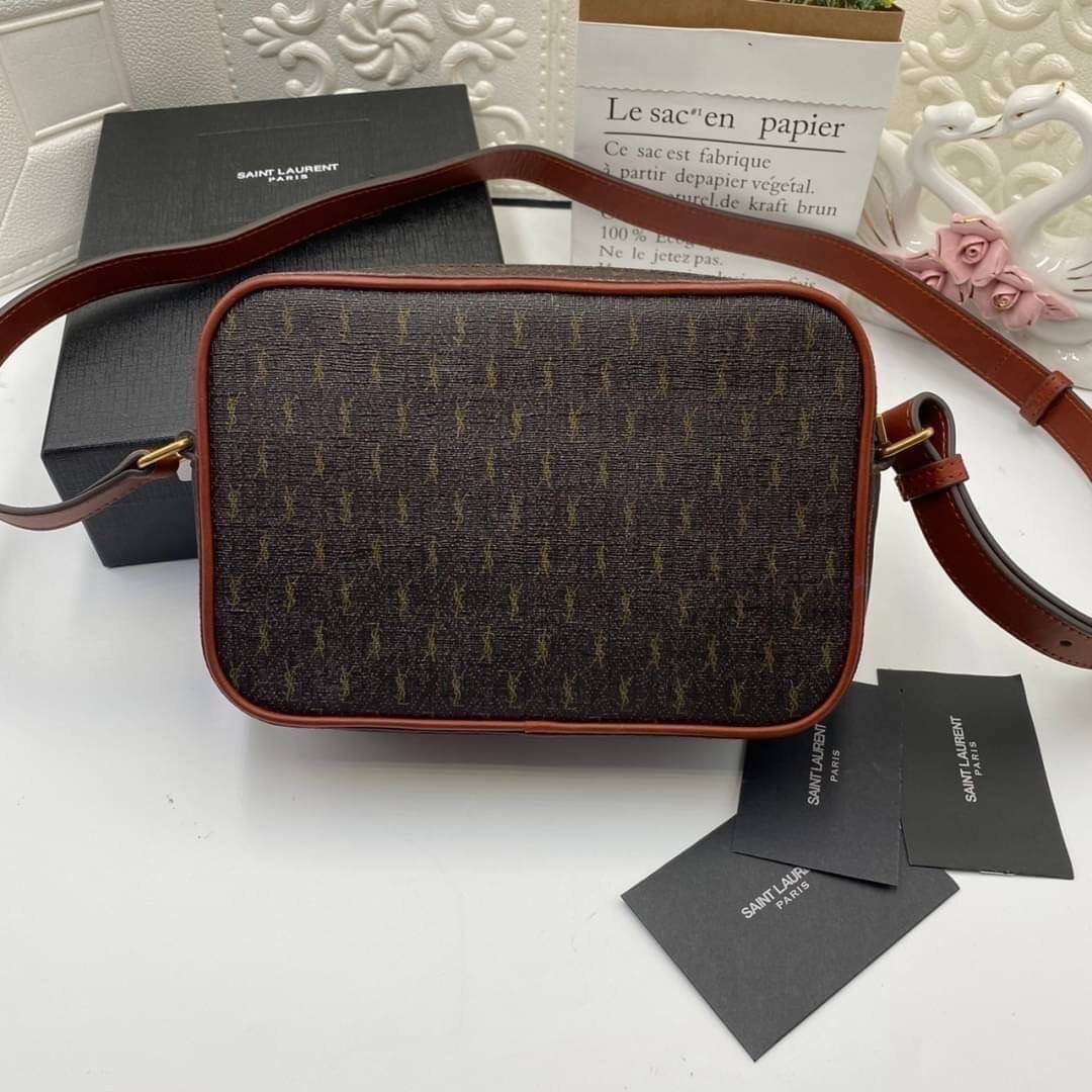 ORI SAINT LAURENT Leather-Trimmed Monogrammed Coated-Canvas Messenger Bag / YSL Messenger Bag เกรดออริจินอล หนังแท้ ใช้งานต่างประเทศได้ ภาพถ่ายจากงานขายจริง กระเป๋าสะพายสไตล์วินเทจ งานหนังแท้สวย โทนสีผู้ดีมากค่ะ ภายในโล่งจะสะพายไหล่ CROSSBODY ก็ดูดี สินค้
