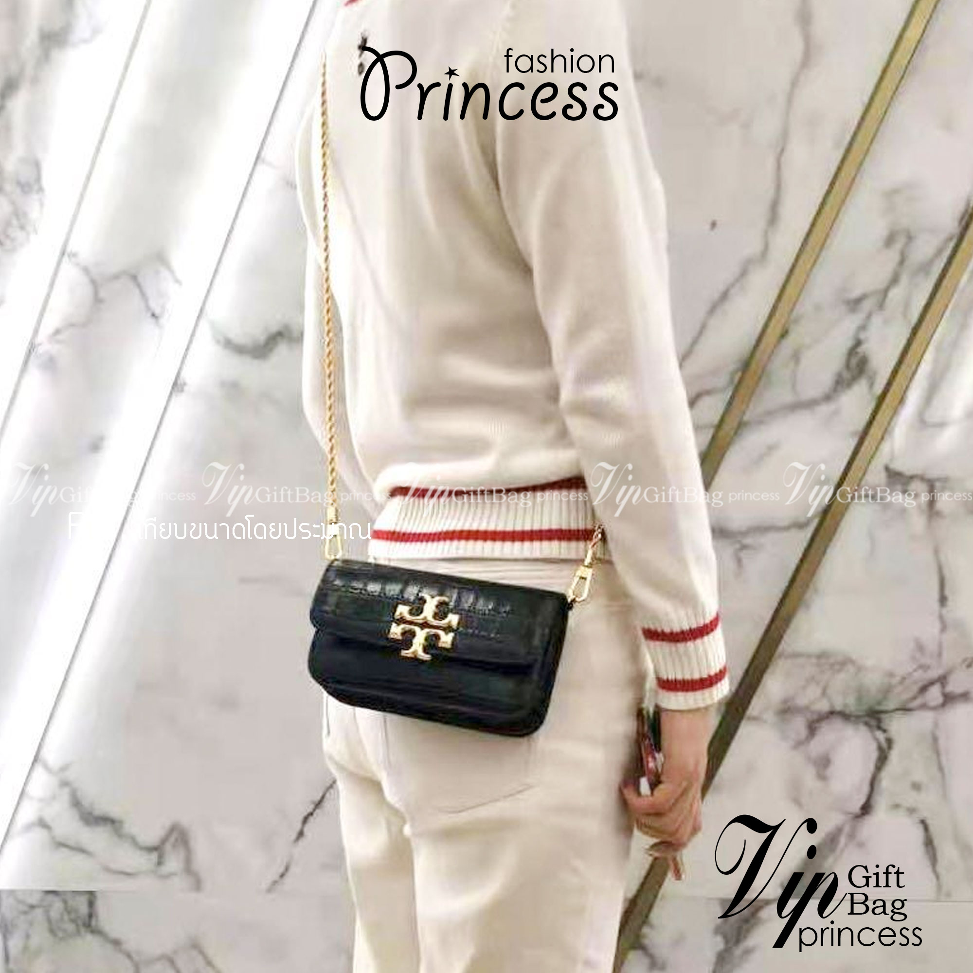 Tory Burch Eleanor Crocodile-Embossed Phone Crossbody Bag จุดเด่นของรุ่นนี้คือดีไซน์ออกมาในสไตล์คลาสสิกที่มาพร้อมกับฮาร์ดแวร์ที่ทำจากวัสดุทองเหลืองและสายสะพายโซ่เกลียวสีทอง ซึ่งการออกแบบได้รับแรงบันดาลใจมาจากเครื่องประดับ รูปทรงกะทัดรัดจึงสามารถสะพายใช้งา