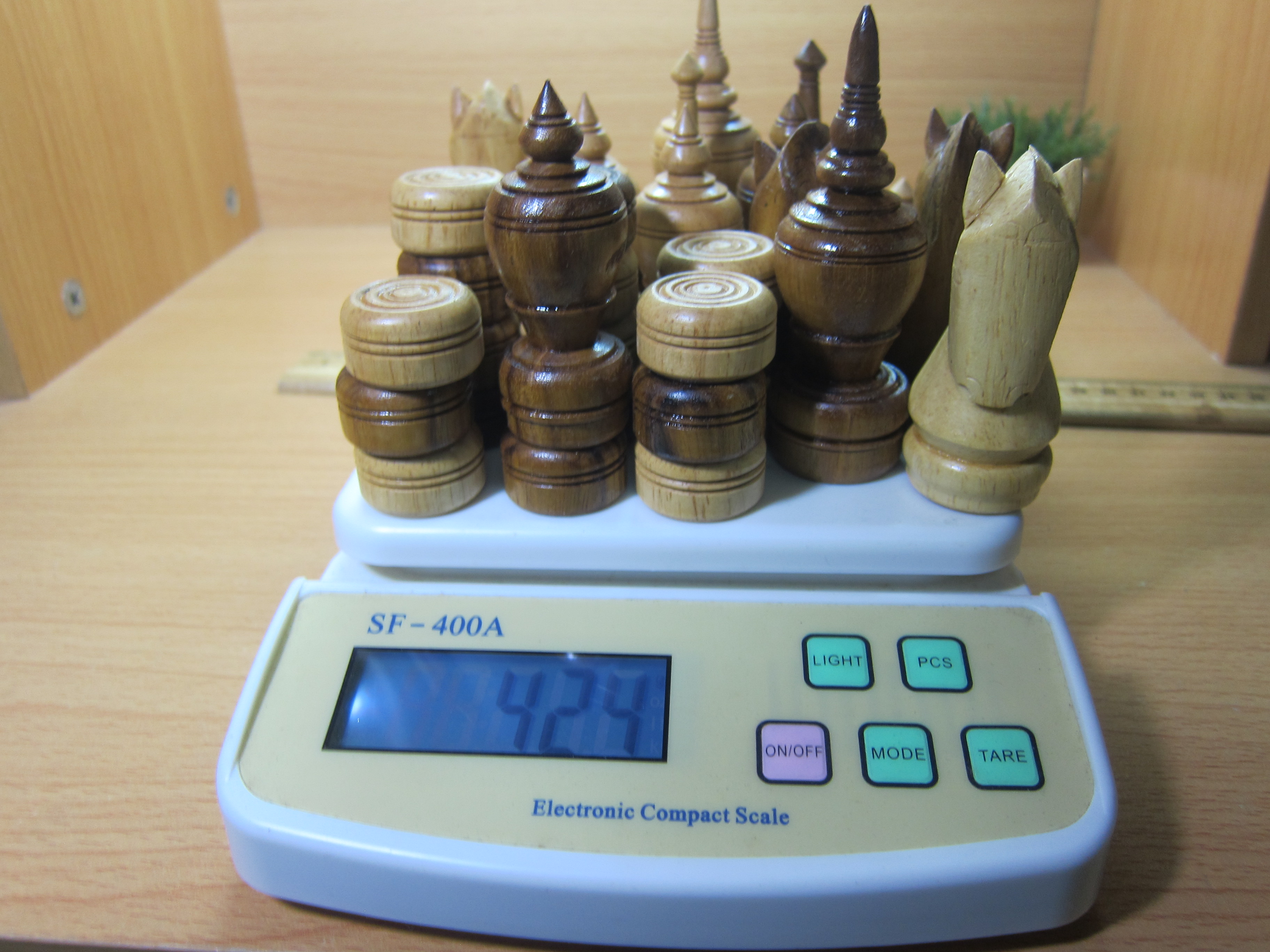 ตัวหมากรุกไทยไม้สักและไม้ยางพารา