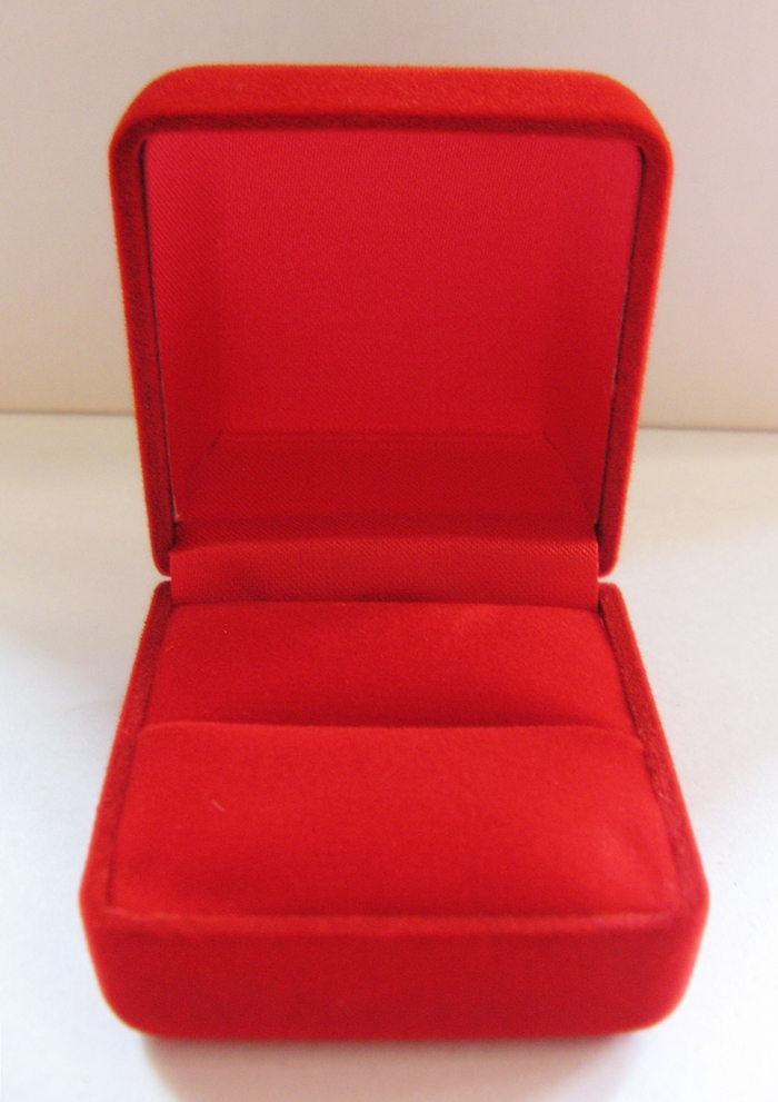 สินค้าหมดค่ะ กล่องใส่แหวนรูปสี่เหลี่ยมค่ะ