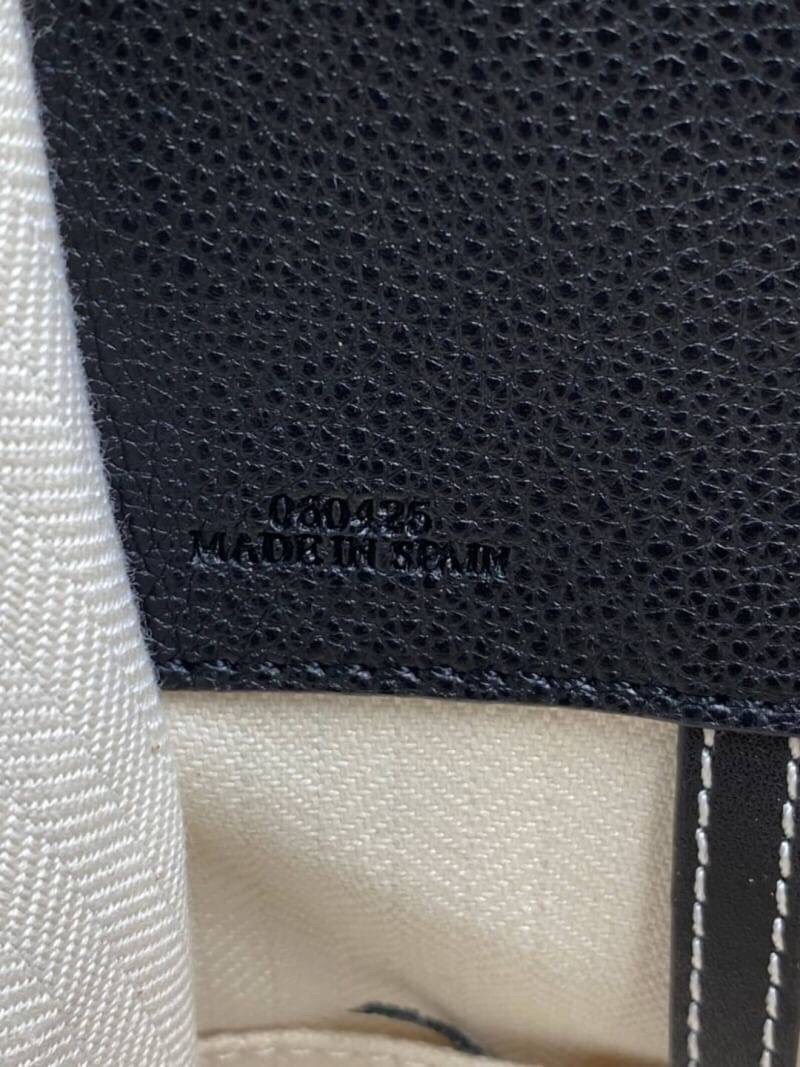 พรีเมี่ยมกิ๊ฟแท้ 100% 】งานหนังแท้ Loewe Hammock small textured-leather shoulder bag BLACK