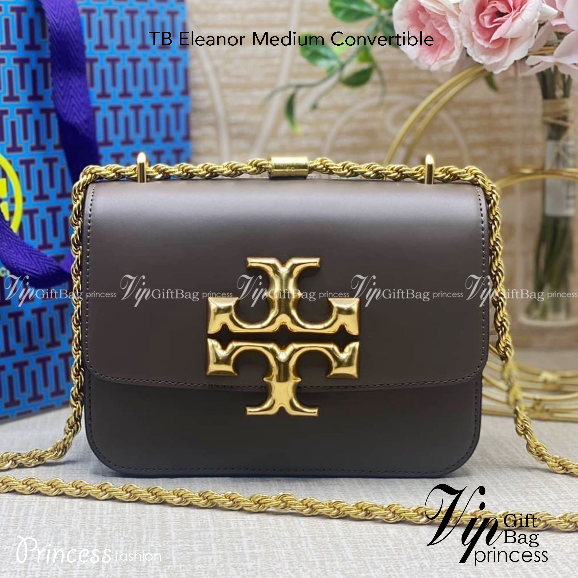 Tory Burch Eleanor Medium Convertible Shoulder Bag / Tory Burch 75003 ฮอตไอเท็ม รุ่นนี้ขายดีขายหมด สวยหรู คุณหนู ผู้ดี!! หายากมากแล้วน้า กระเป๋าสะพายข้าง ดีไซน์อยู่ทรง ขนาดกำลังสะดวกใช้สำหรับสาว เปิด-ปิดด้วยแถบแม่เหล็ก ภายในแบ่งสัดส่วนได้เป็นอย่างดี