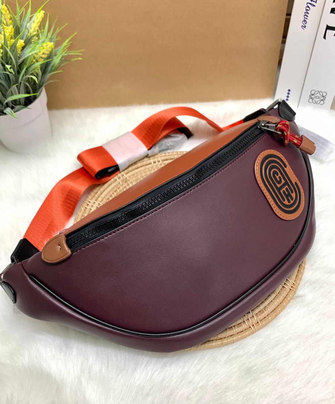 OUTTLET 】Coach Belt Bag ใบใหญ่คะ! Coach Rivington Belt Bag In Colorblock With Coach Patch C78947 สีเข้าใหม่ ได้ใจหนุ่มๆกันเลยค่าา 🌈สีจริงสวยมากค่ะ😘 กระเป๋าคาดอกด้านหน้า//คาดไปทางด้านหลัง//หรือคาดเอวได้ ตามแต่ความถนัดได้เลยนะคะ หนังแท้ นิ่ม