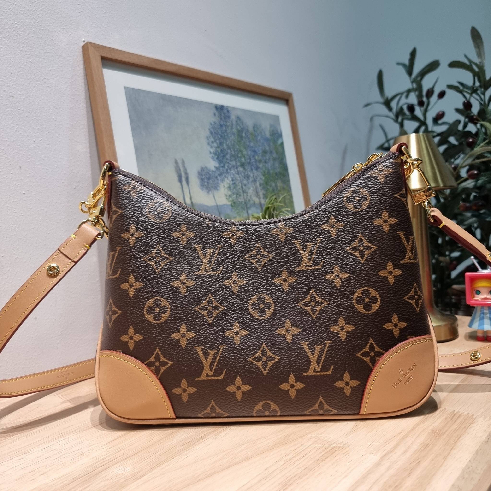 LV boulogne monogram bag กระเป๋าสะพาย ดีไซน์คลาสสิครุ่นสุดปัง ขนาดกำลังดี ใช้งานได้สะดวกคล่องตัว วัสดุหนังแคนวาสทนทาน