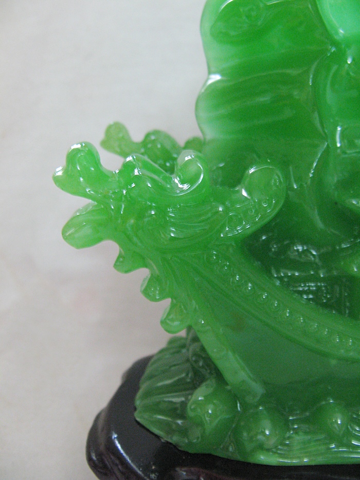 เรือมังกรสีหยกลำใหญ่สมปรารถนาราบรื่นค่ะ