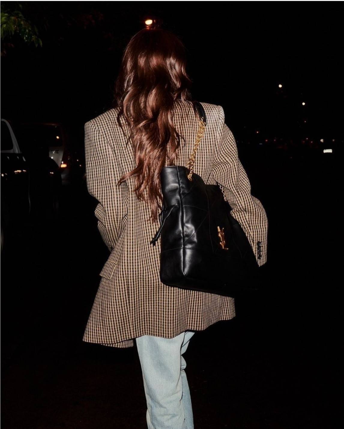 YSL jamie shopping bag ครบเครื่องตัวมัมเค้าใช้กัน ดีไซน์ใหม่! กับกระเป๋าสะพายใบใหญ่ เรียบหรู ดูปัง ดูแพง สีดำคลาสสิคตัดกับอะไหล่สีทองได้อย่างลงตัว