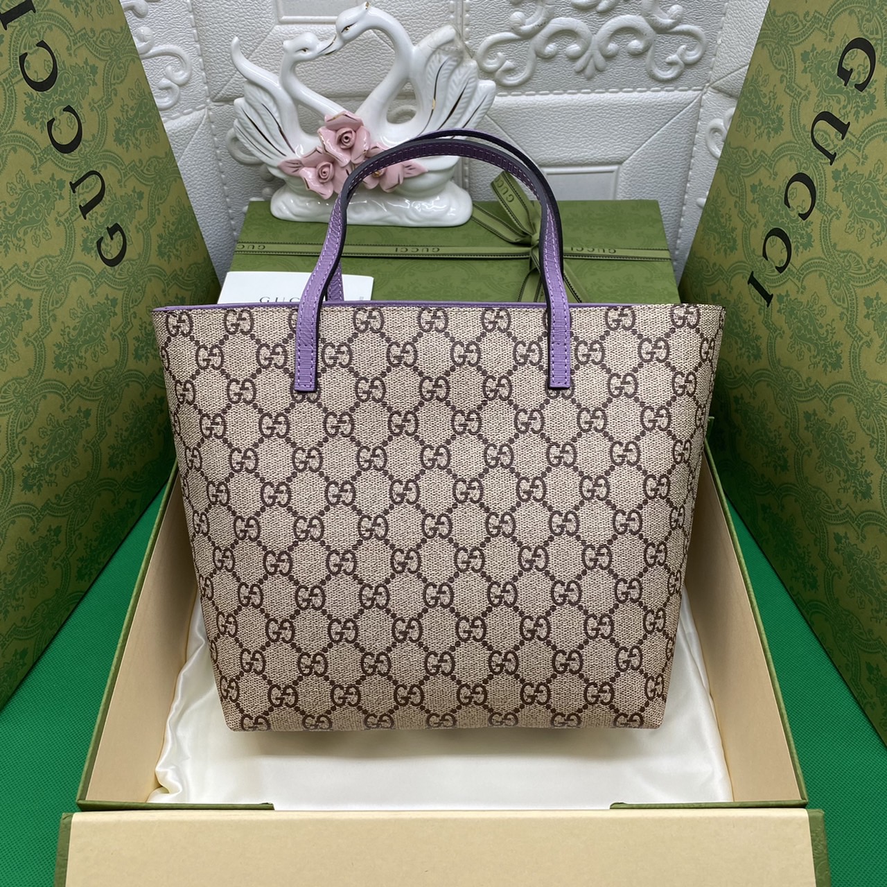 (รวมแบบ) หนังแท้ GUCCI Animal-Friendly Gucci Kid GG Supreme Tote Bag ลายใหม่น่ารักมากเลยค่าา งานหนังแท้ทรงตั้งสวย ขนาดกะทัดรัด จุของได้เยอะ ใช้ได้ทั้งเด็กและผู้ใหญ่ น่ารักมากค่ะ