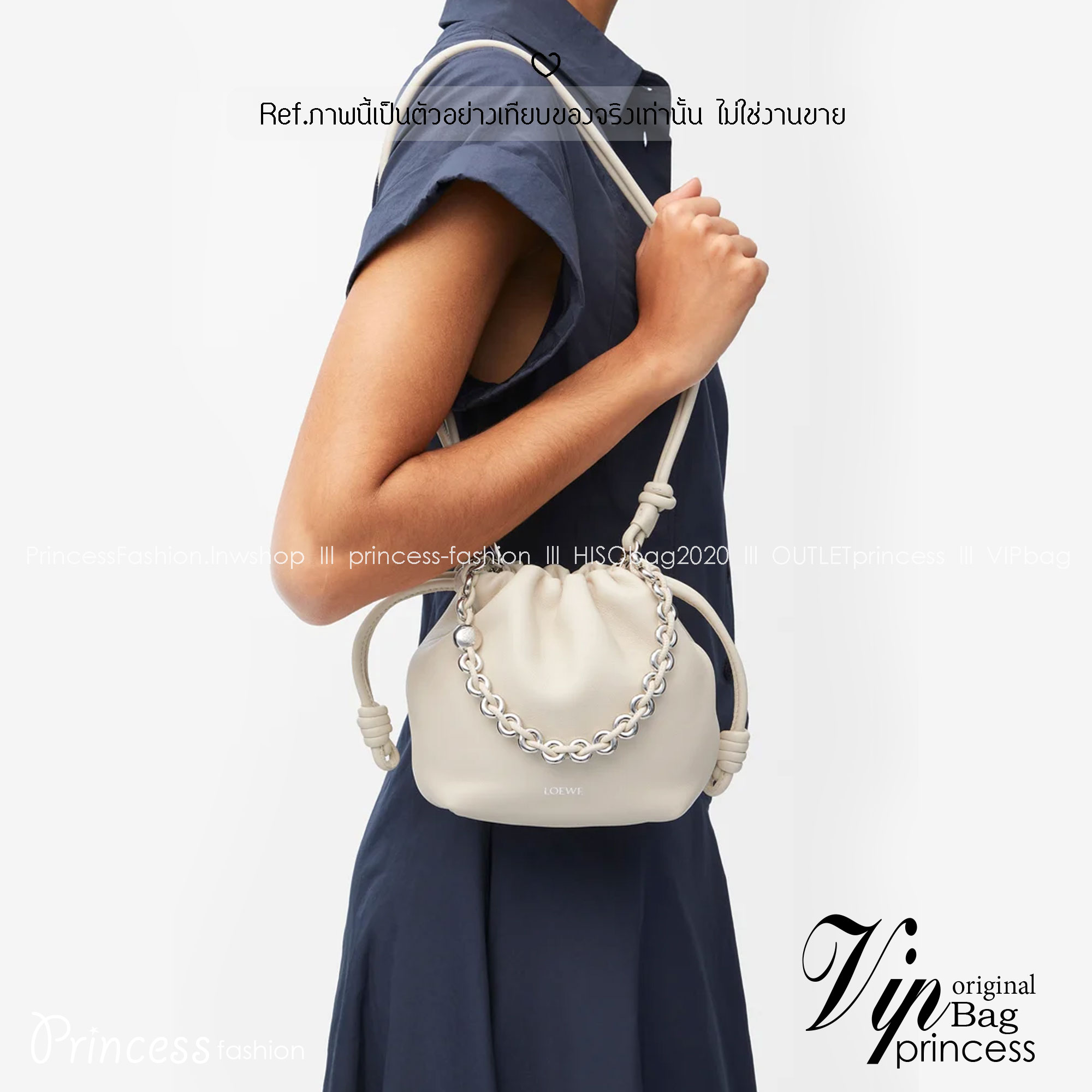 ORI หนังแท้ | LOEWE Mini Flamenco purse in mellow nappa leather / Loewe Bucket Bag กระเป๋าสะพายทรงบัคเก็ตไซส์มินิ หนังเรียบสวยหรู เรียบง่าย หนังแท้ผิวสัมผัสนุ่มมือ น้ำหนักเบาและนุ่มสบาย ดีไซน์จับจีบ เชือกผูกแบบปมโบราณ และสายโซ่รูปโดนัท