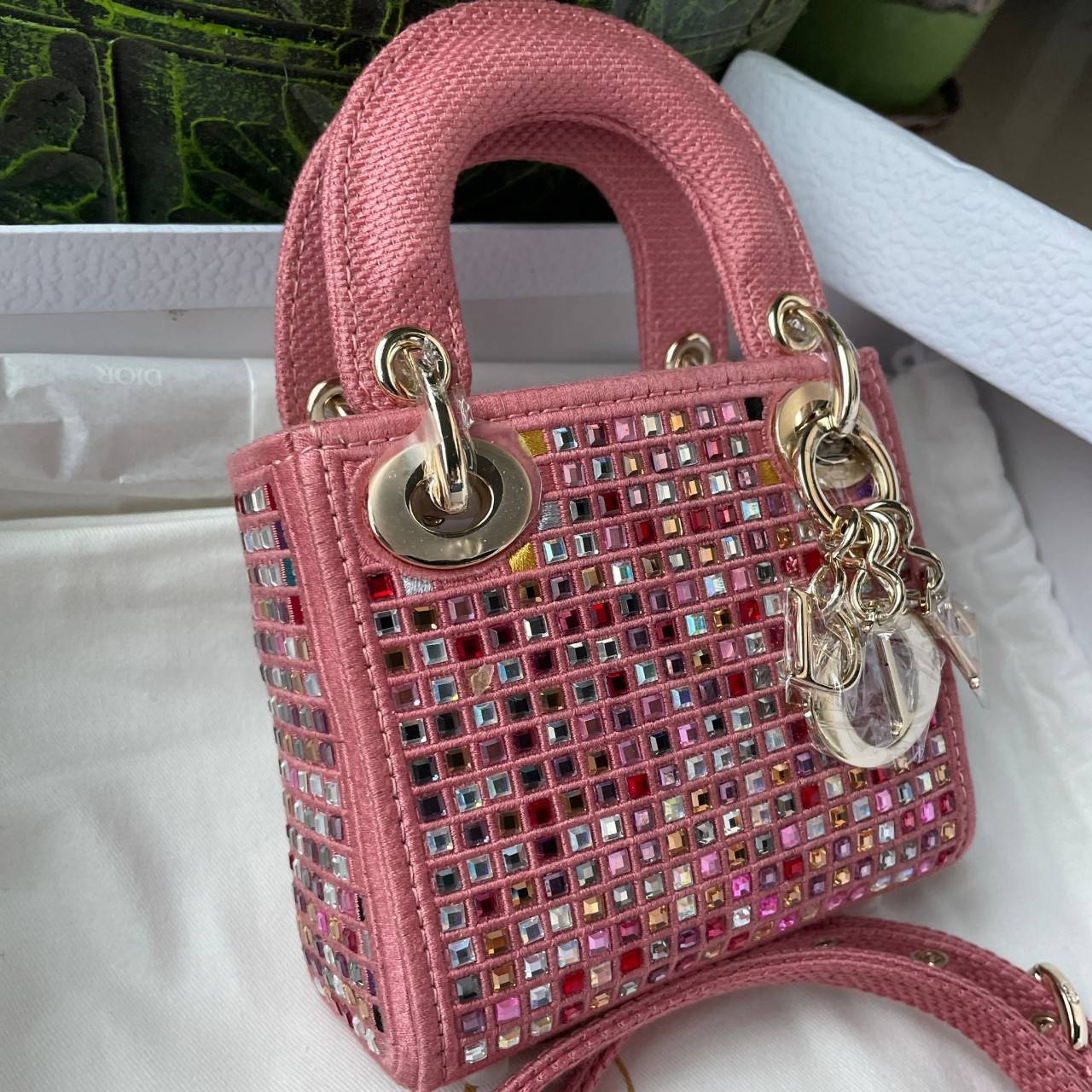 Micro Lady Dior Bag Dark Pink Metallic Canvas Embroidered with Multicolor Crystals เกรดใช้งานสลับใบจริงได้ เทพออริจินอล เป็นรุ่นสั่งทำพิเศษ ภาพสินค้าถ่ายจากงานขายจริงใช้งานต่างประเทศได้