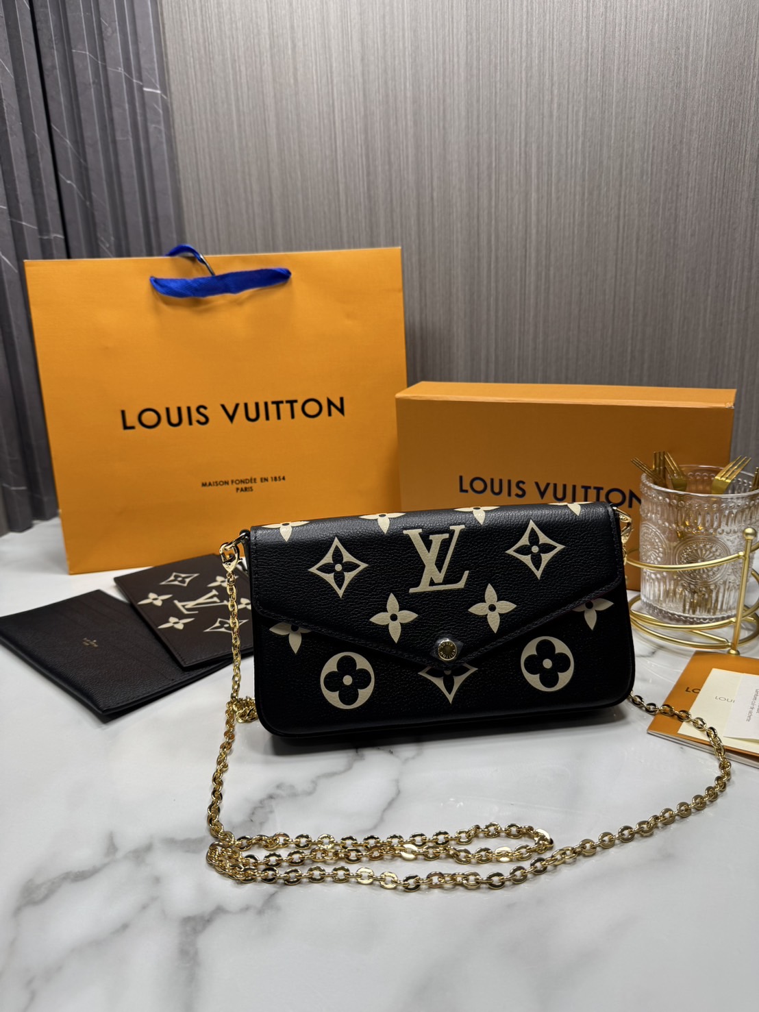 OP ORI หนังแท้ | LV Felicie Pochette bag in soft Monogram Empreinte leather กระเป๋าสะพายทรงพอชขนาดกะทัดรัด หนัง Monogram Empreinte เนื้อนุ่มประทับลาย Monogram สุดไอคอนิก