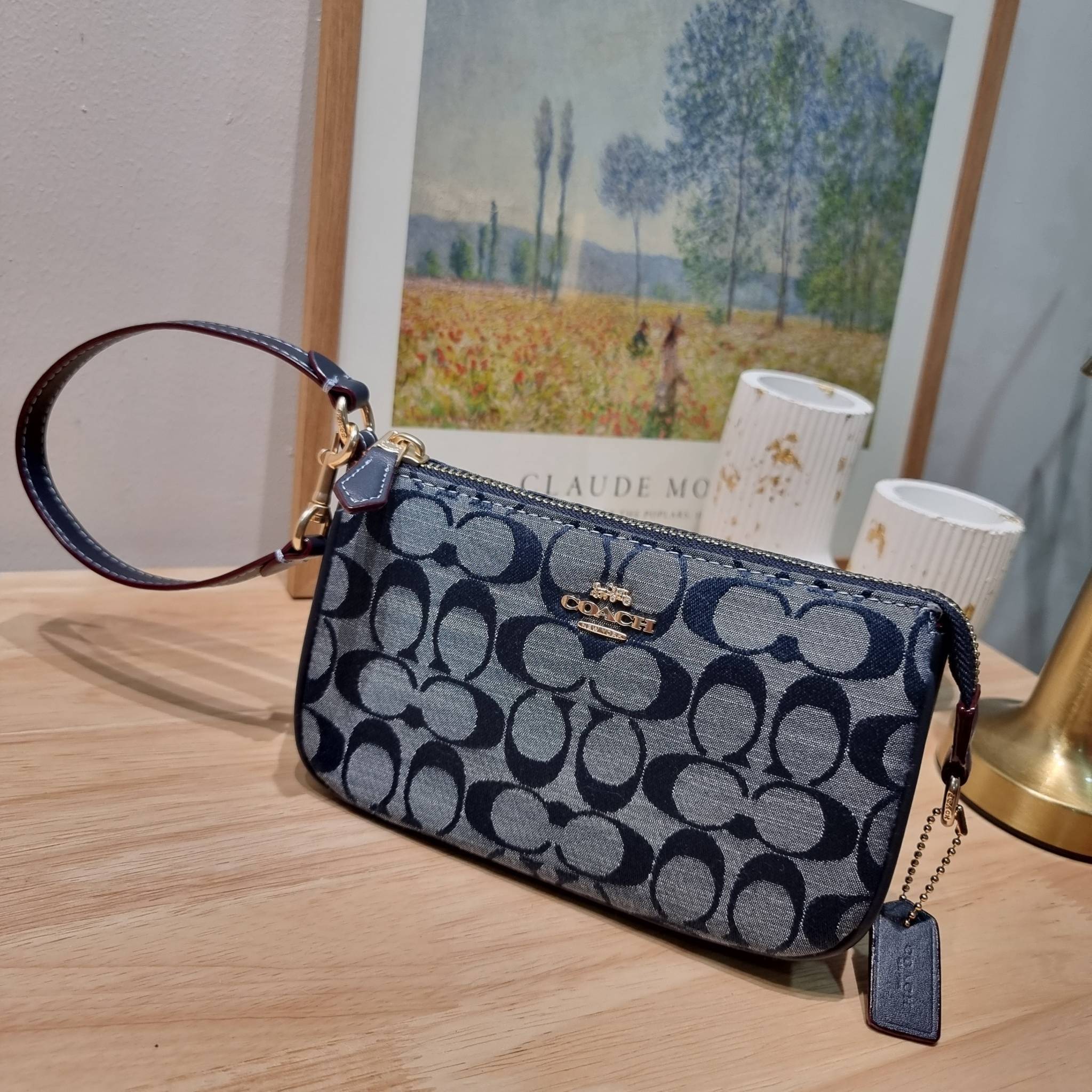 COACH Nolita 15 In Signature Chambray C8665 พร้อมส่ง คอลเลคชั่นใหม่ น่ารักน่าใช้ ในสไตล์คลาสสิค กระเป๋าทรงพอชขนาดมินิ สาวๆเห็นใบจริง ยังไงก็ต้องหลงรักไอเท็มนี้แน่นอนจ้า