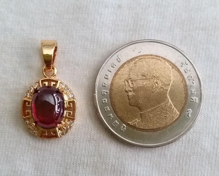 สินค้าหมดค่ะ จี้พลอยมณีใต้น้ำ(เพชรพญานาค)สีแดงแบบเล็กเลี่ยมกรอบประดับเพชร(ทุกราศี)เสริมโชคเสริมดวงค่ะ