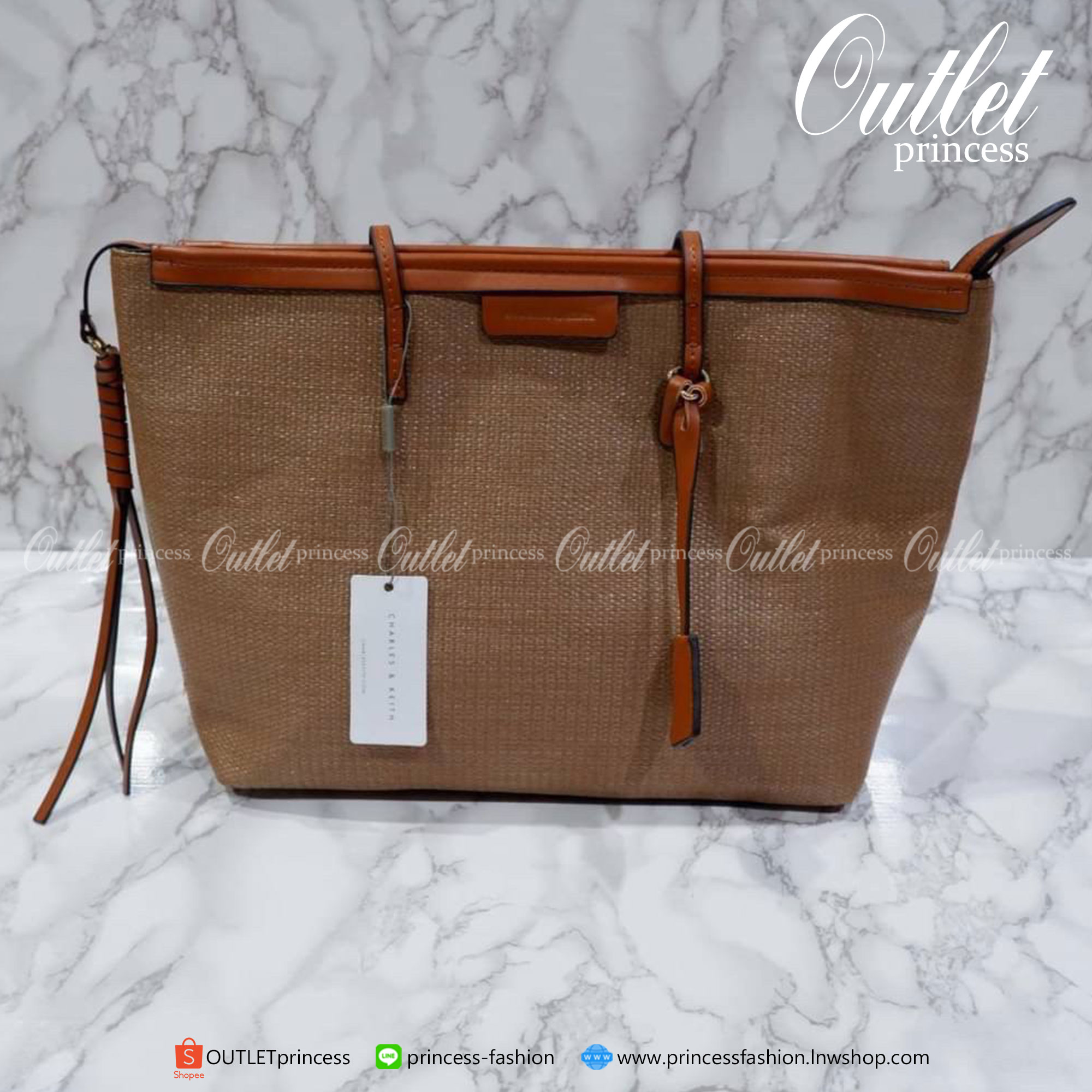 Charles & Keith Textured Tote Bag Original กระเป๋าสาน ทรงช้อปปิ้ง รุ่นนี้จัดว่าสวยหรู ด้านในกว้างมาก