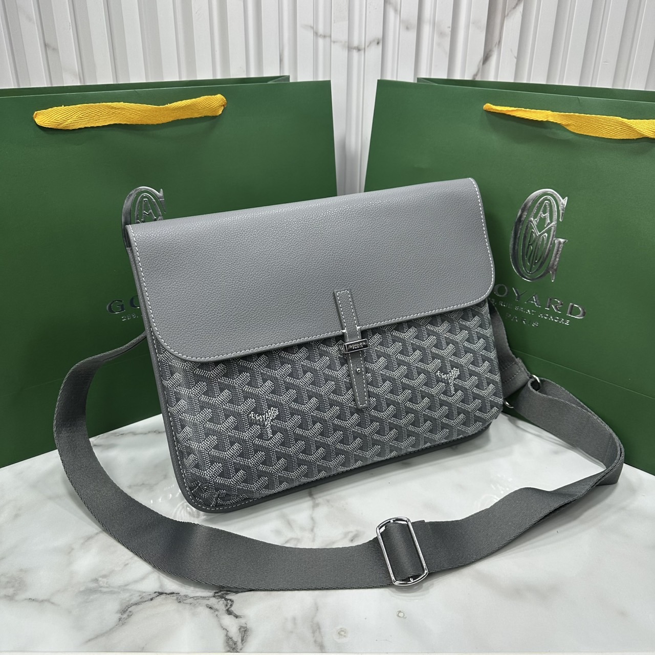 ORI หนังแท้ | Goyard Coursier Messenger bag กระเป๋าแมสเซ็นเจอร์ดีไซน์ใหม่ กะทัดรัดใช้งานได้อย่างคล่องตัว เหมาะมากสำหรับสายสปอร์ต ที่สุดของความหรูตอบโจทย์การใช้งาน ใบจริงสวยงามตามรูปค่ะ
