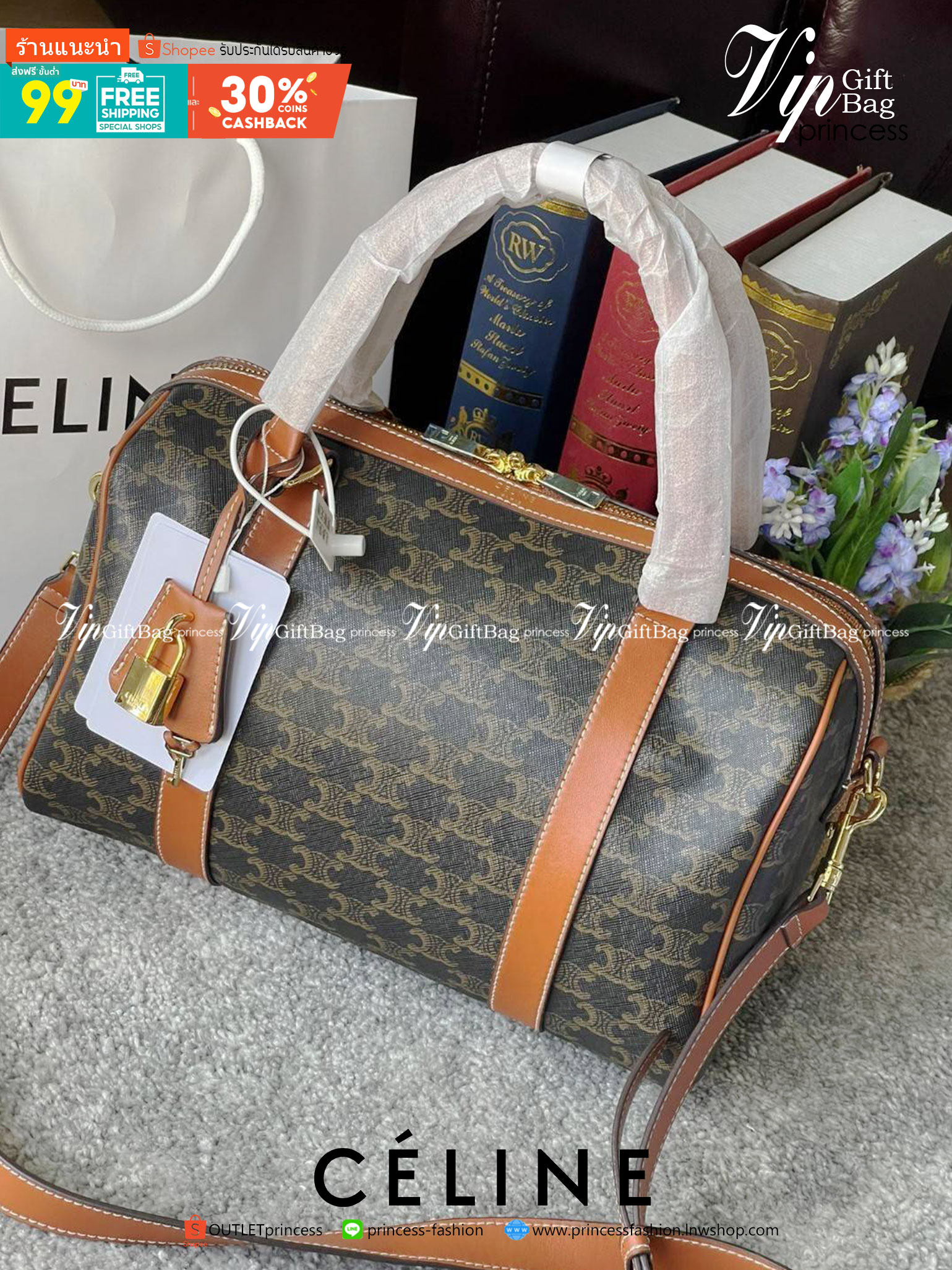 VIP 】CELINE BOSTON BAG IN TRIOMPHE CANVAS AND TAN ลวดลาย Triomphe Canvas Collection เป็นที่นิยมตลอดกาล มาในรูปแบบกระเป๋าทรงหมอนที่ได้รับความนิยมแบบทุกยุคทุกสมัย ซึ่งเป็นรูปทรงที่มีความคลาสสิก ดูดีแบบไม่มีตกยุค มาพร้อมขนาดที่ง่ายต่อการพกพา จัดเก็บหรือหยิบข