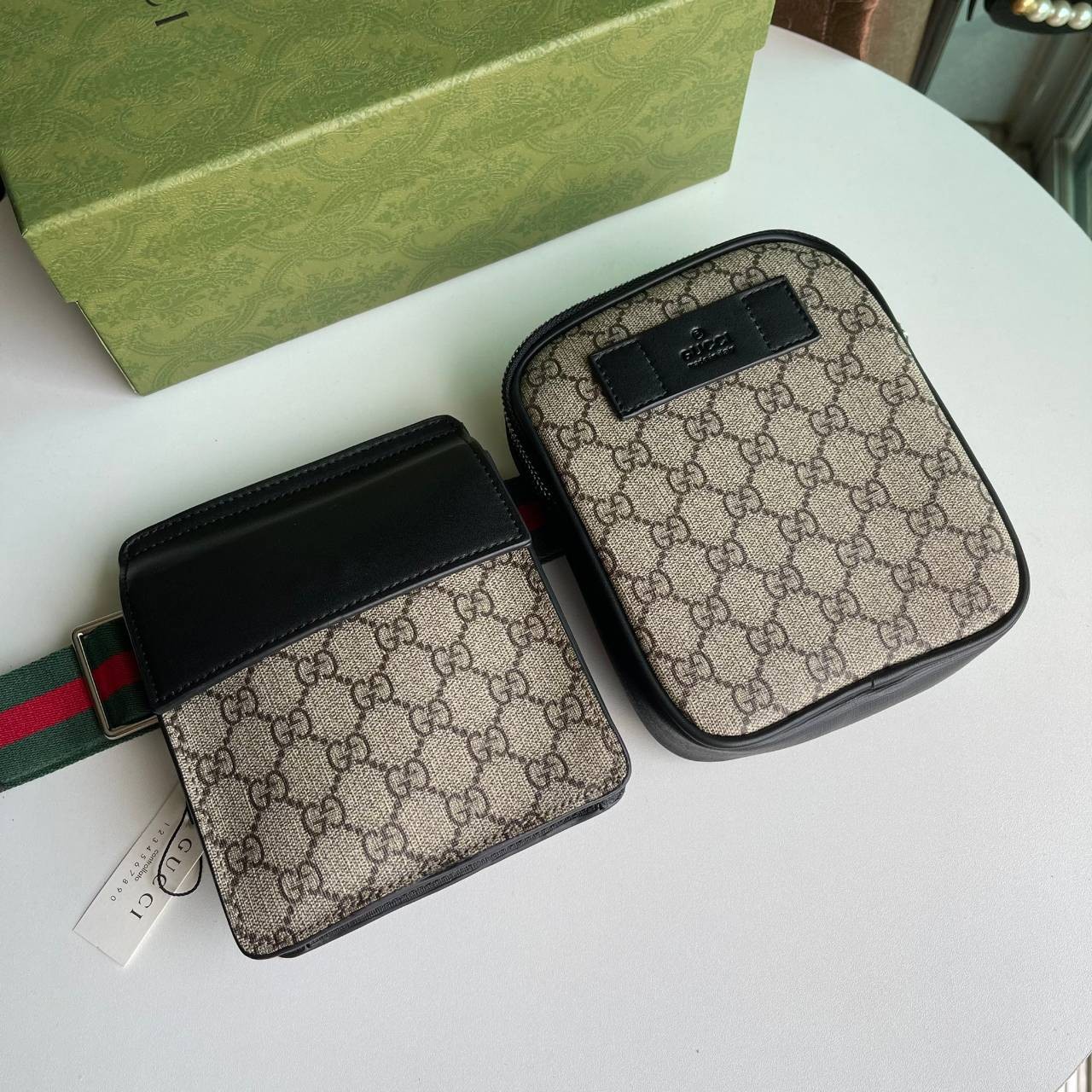 หนังแท้ Gucci GG Supreme belt bag - Neutrals A two-pouch belt bag in GG Supreme canvas with black leather trims. กระเป๋าคาดอก/คาดเอว อีกรุ่นหนึ่งที่หลายคนตามหา งานออริสวยมาก ทำจากหนังแท้ สามารถใช้ได้ทั้งผู้ชายแล้วก็ผู้หญิงสามารถคาดเอวหรือคาดอกก็ได้