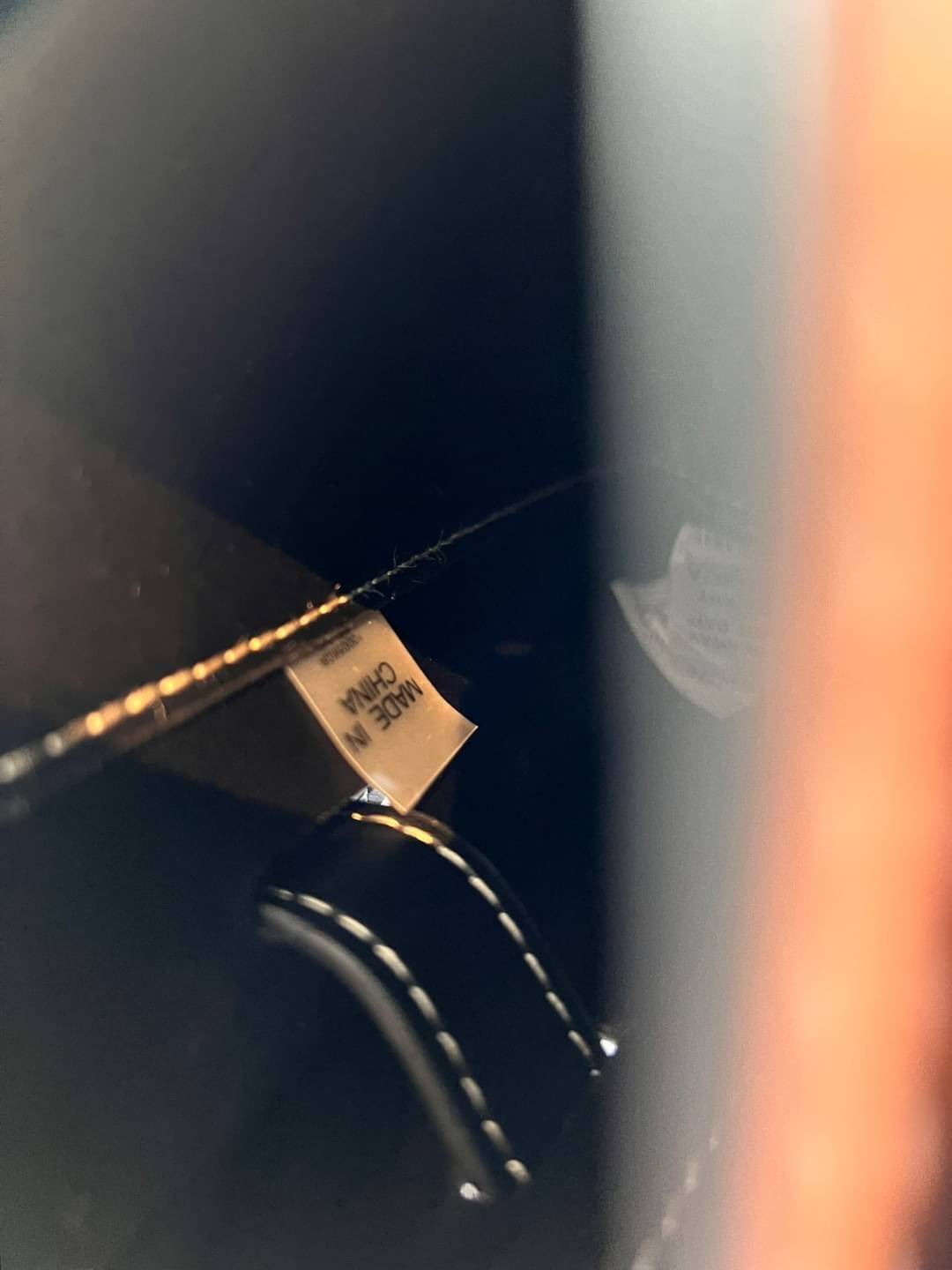 small TORY BURCH LEE RADZIWILL PEBBIED BAG ((139016)) แต่ใส่ได้จุ ขนาดพอดีลำตัว สวยมากๆค่ะ! ลุคหรูดูดีมากๆ กับกระเป๋าสะพายข้างจากTB รุ่นเล็ก