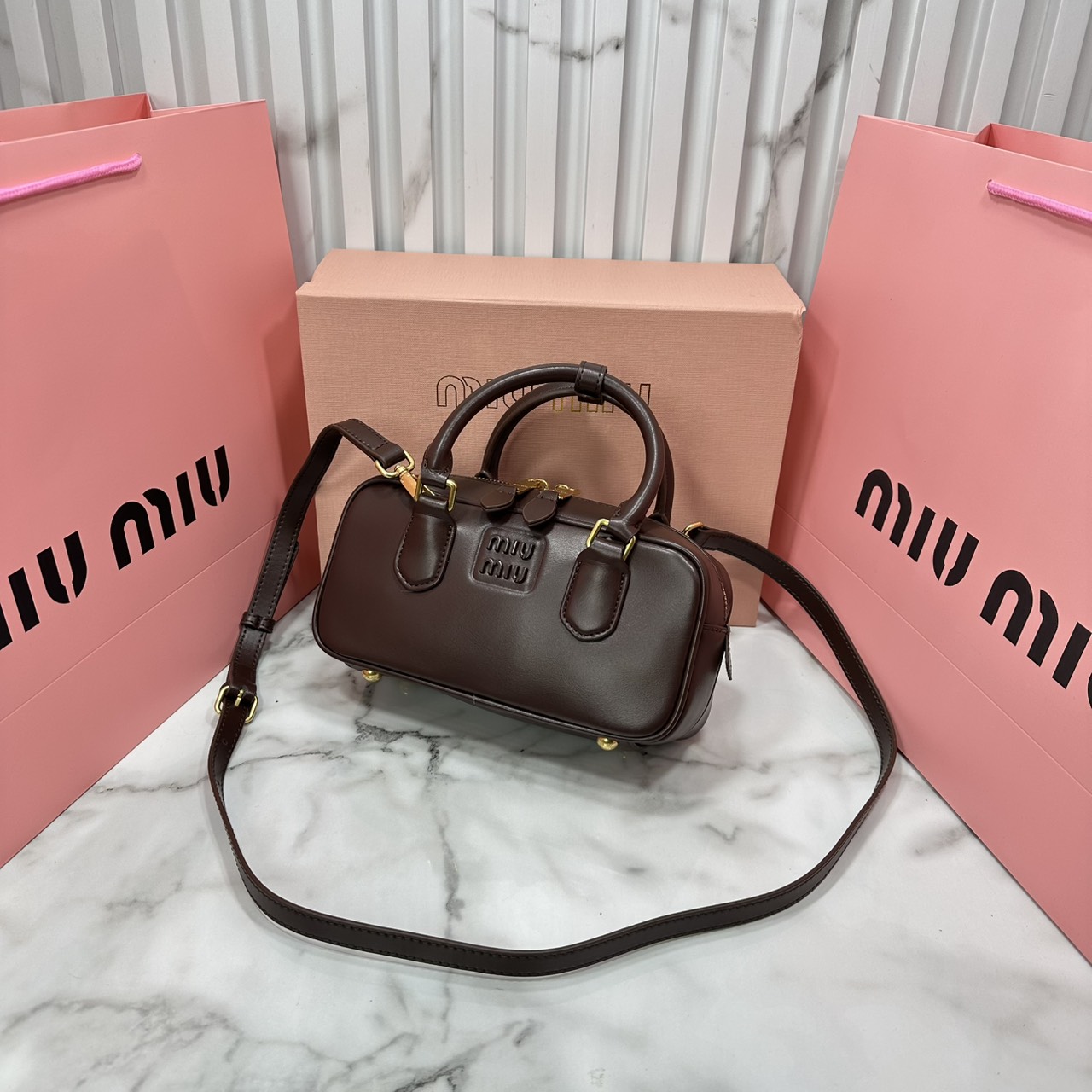 ORI หนังแท้ | MIU MIU Arcadie leather mini-bag Mini 20cm กระเป๋าสะพายทรงโฮโบลุคลูกคุณหรูหรา ไซส์มินิน่ารักๆเก๋ๆ สวยดูแพง หูจับในตัวง่ายและสะดวกพกพา